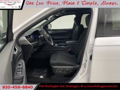 2027 Jeep Grand Cherokee GRAND CHEROKEE LAREDO X 4X4