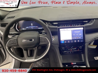 2027 Jeep Grand Cherokee GRAND CHEROKEE LAREDO X 4X4