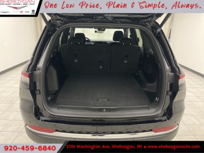 2027 Jeep Grand Cherokee GRAND CHEROKEE LAREDO X 4X4