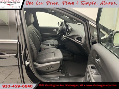 2027 Chrysler Pacifica PACIFICA SELECT AWD