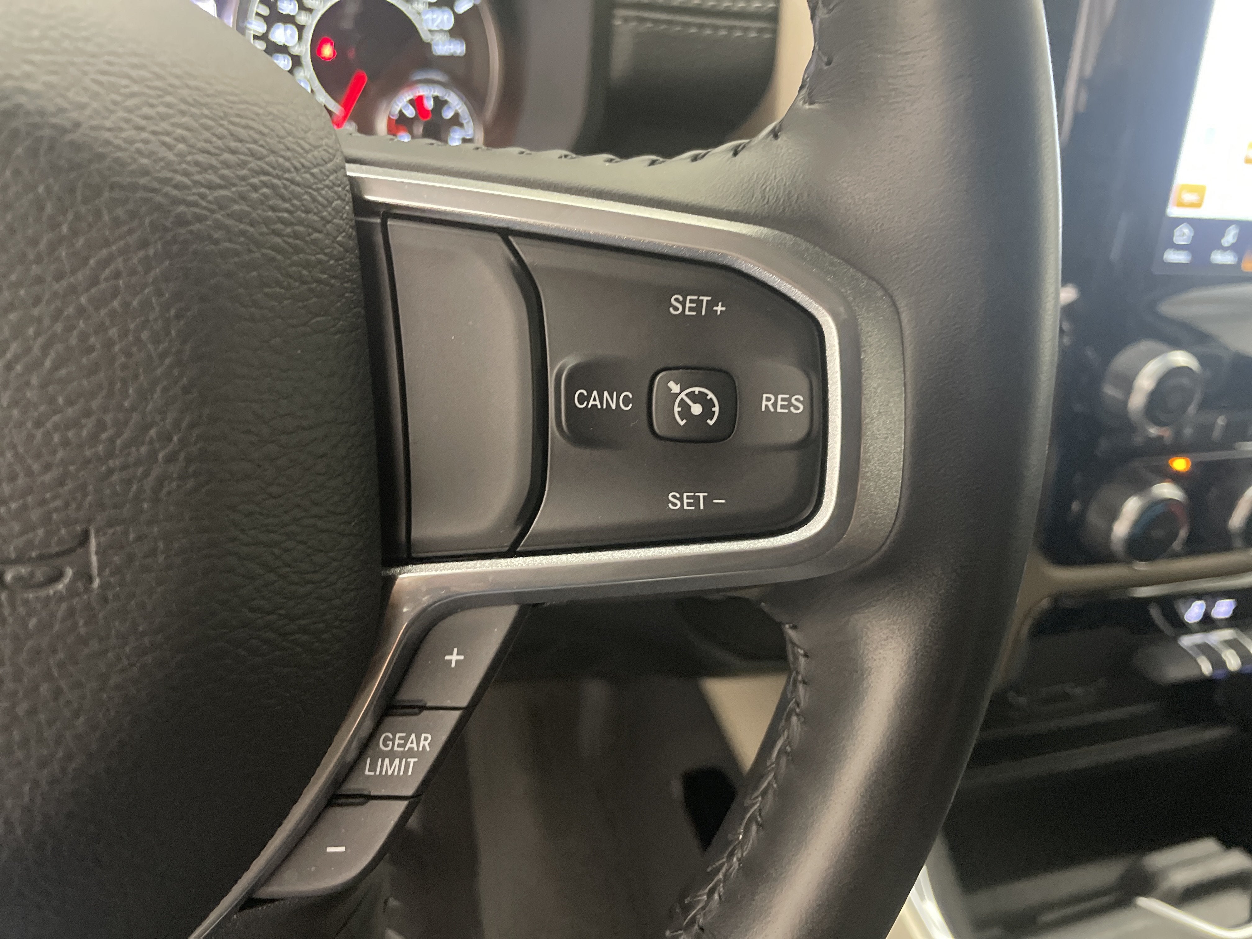 2022 RAM 1500 Laramie Crew Cab 4x4 5'7" Box