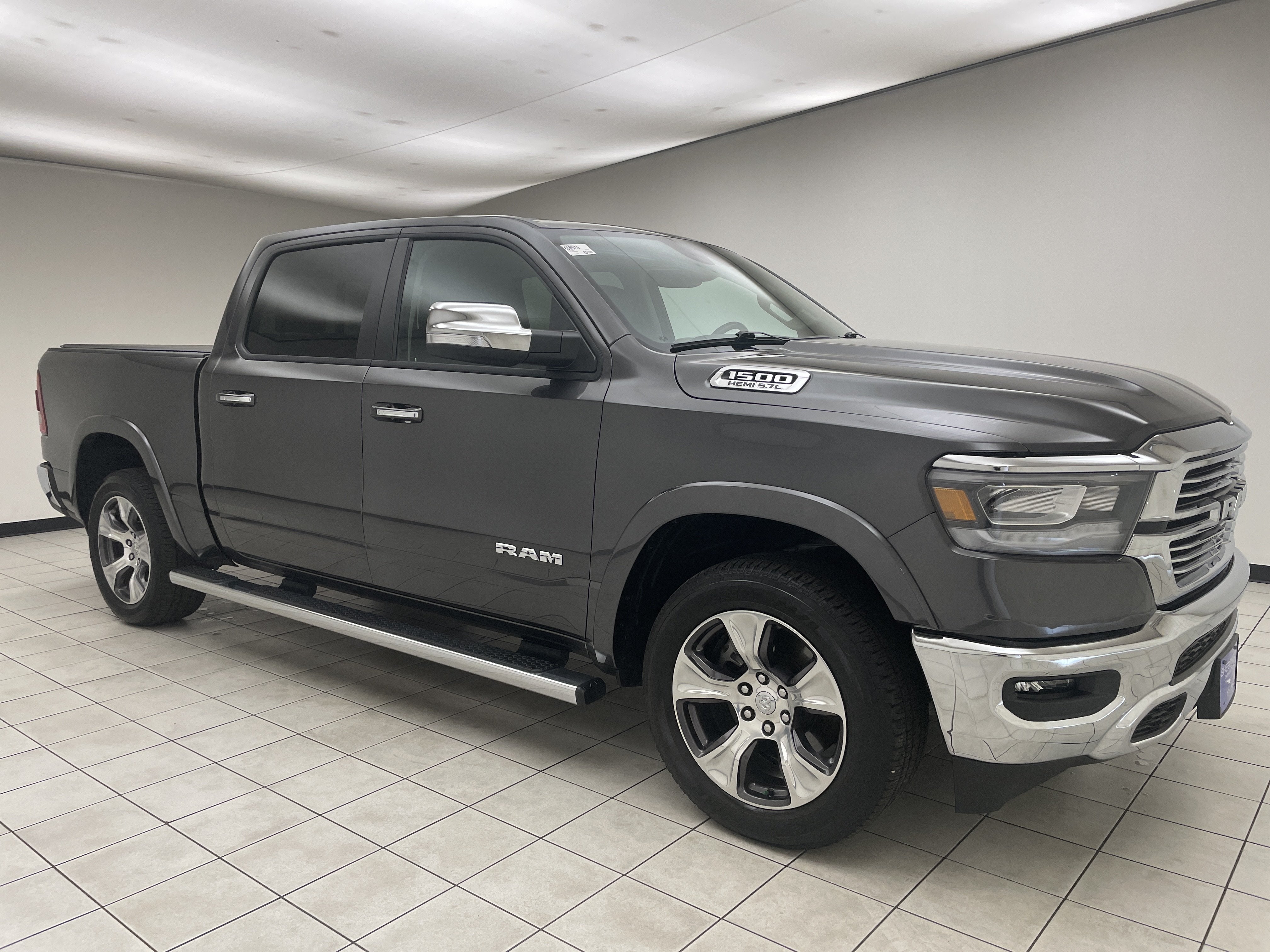 2022 RAM 1500 Laramie Crew Cab 4x4 5'7" Box