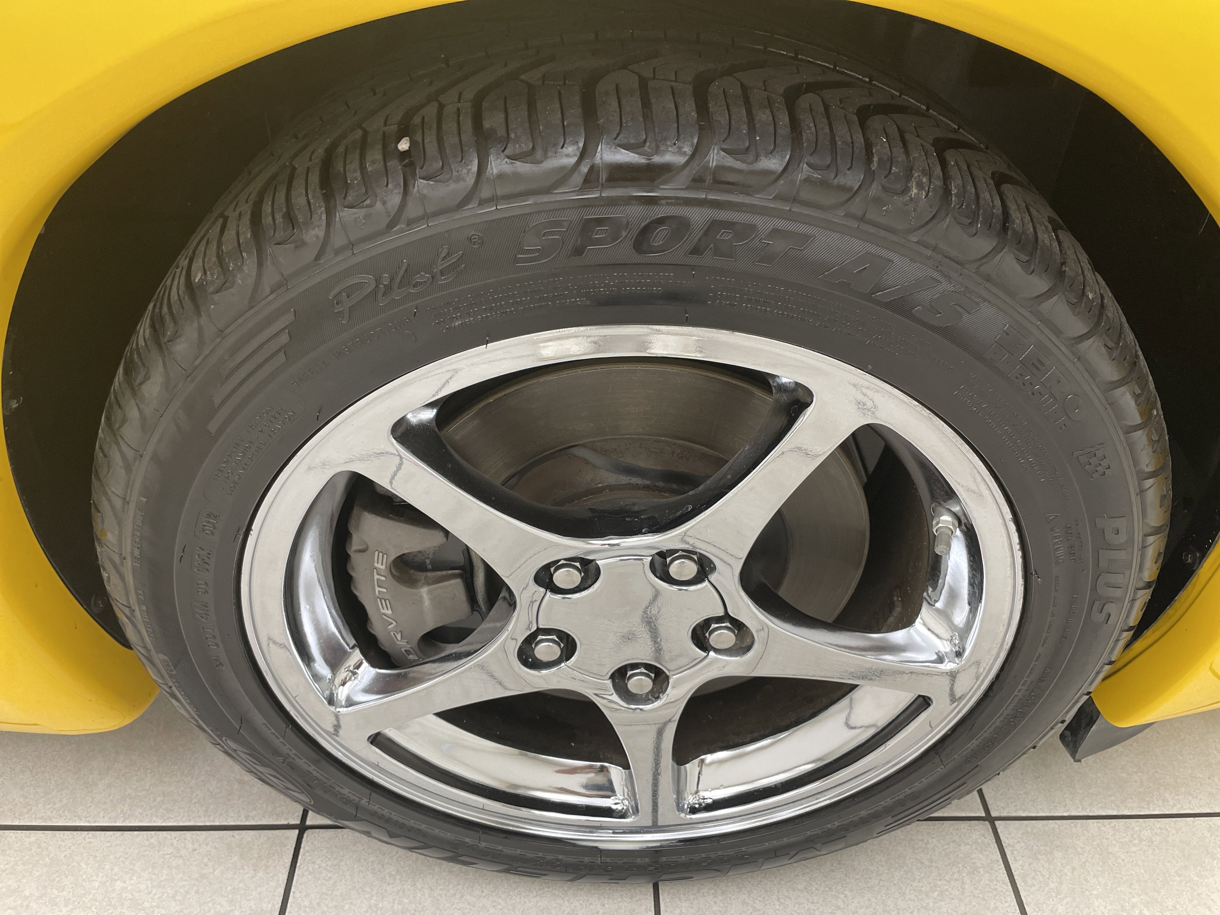 2004 Chevrolet Corvette 2dr Cpe