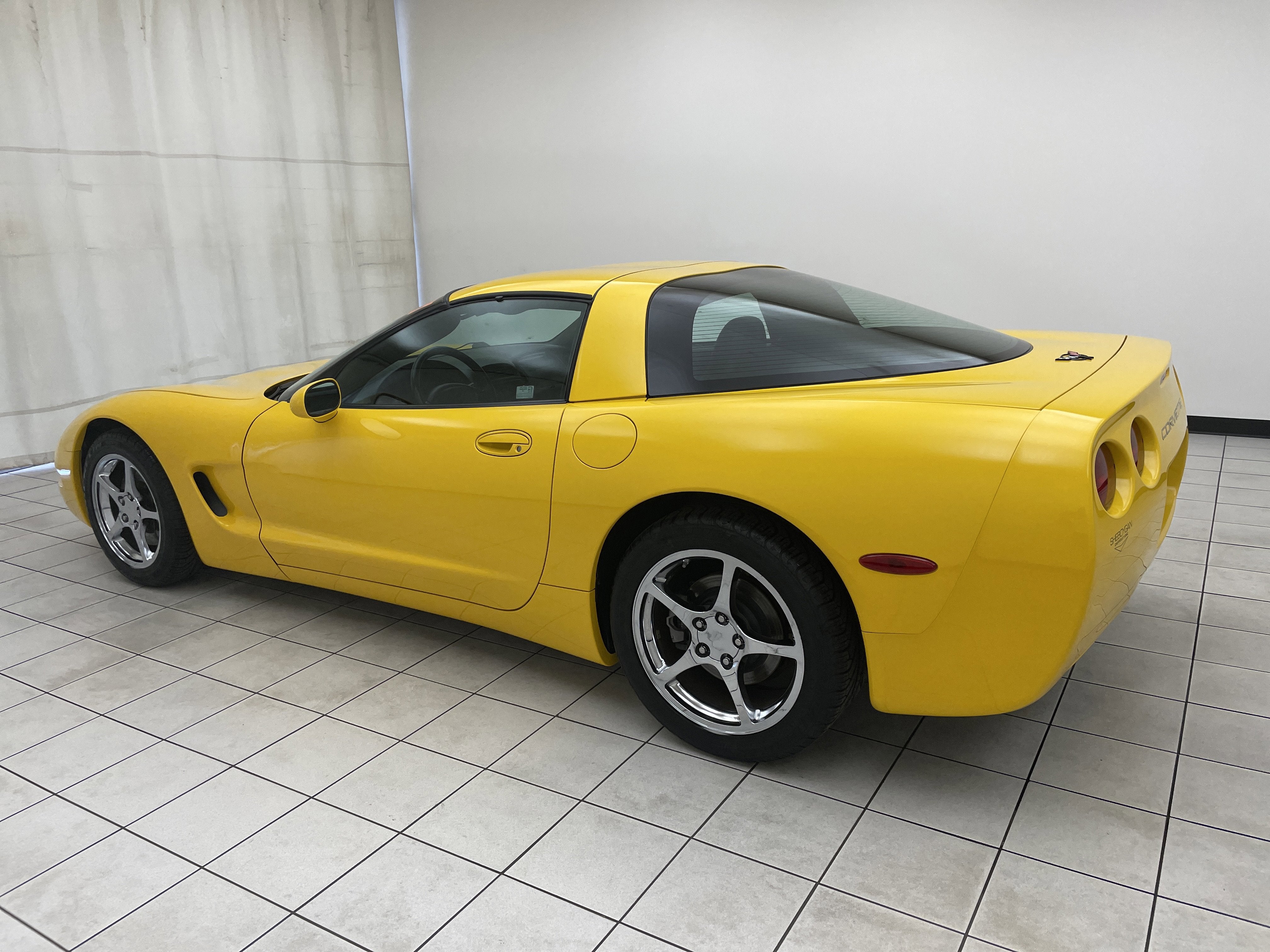 2004 Chevrolet Corvette 2dr Cpe