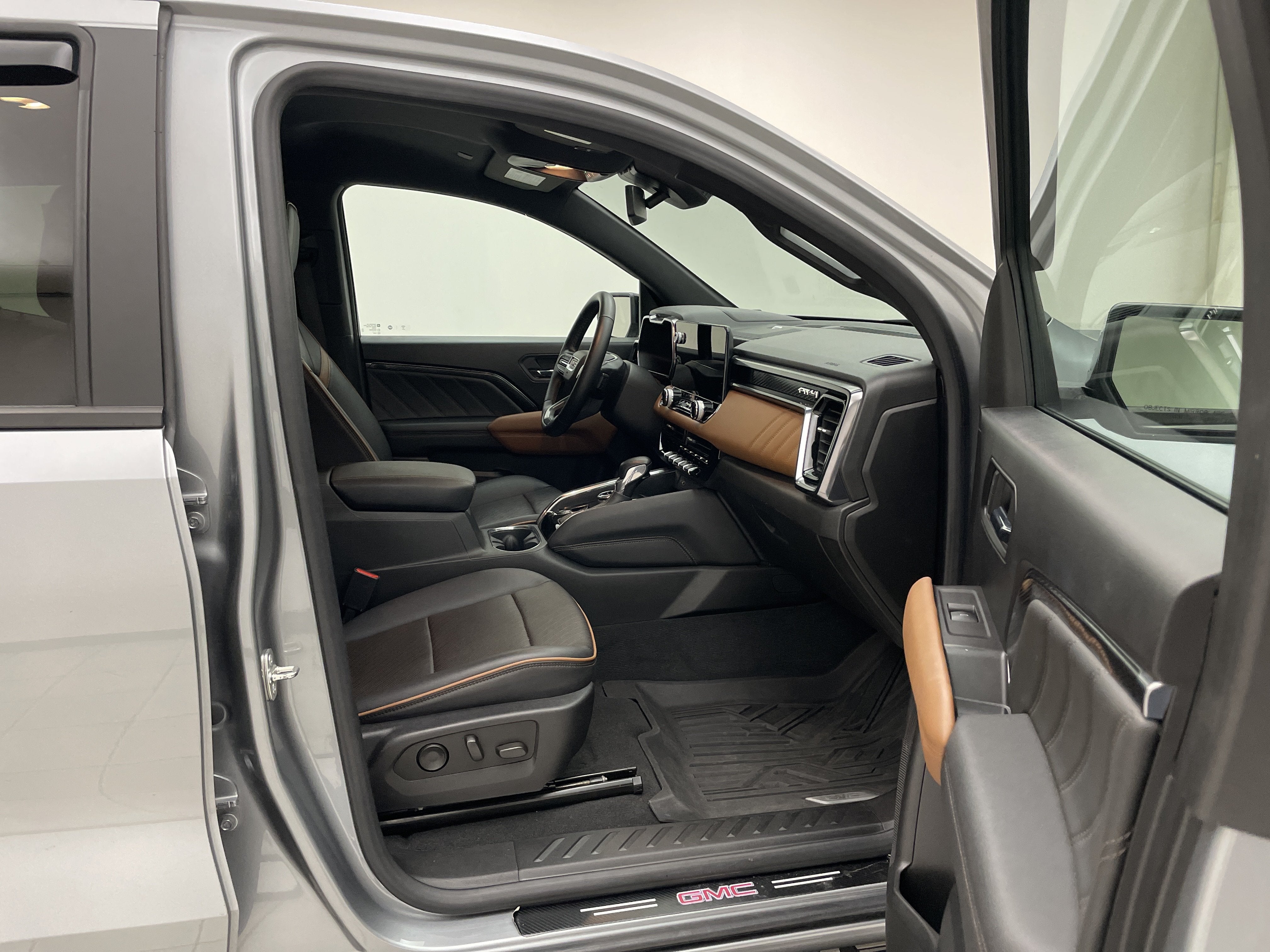 2023 GMC Canyon 4WD AT4