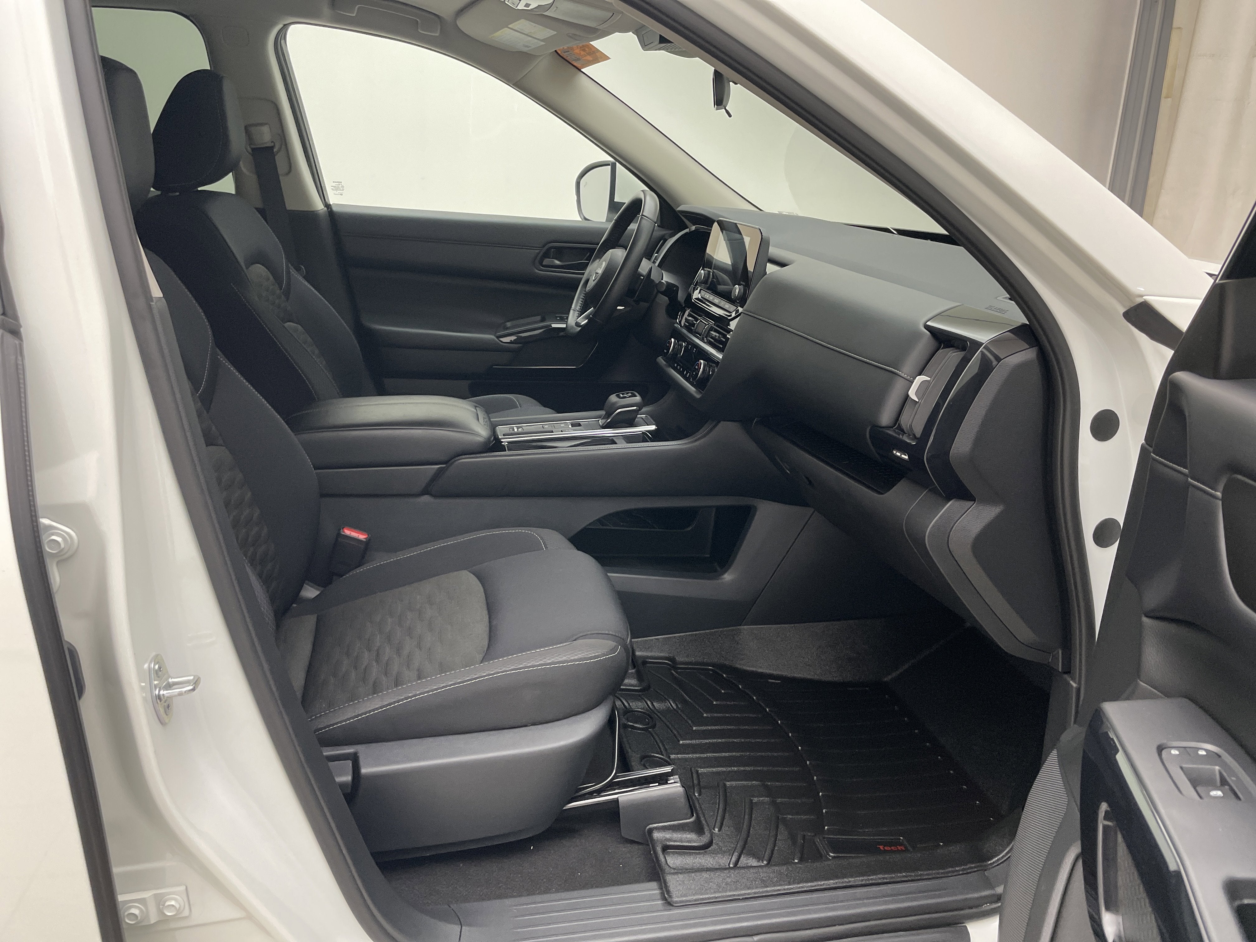 2023 Nissan Pathfinder SV FWD