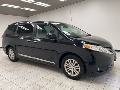 2013 Toyota Sienna XLE V6 8 Passenger