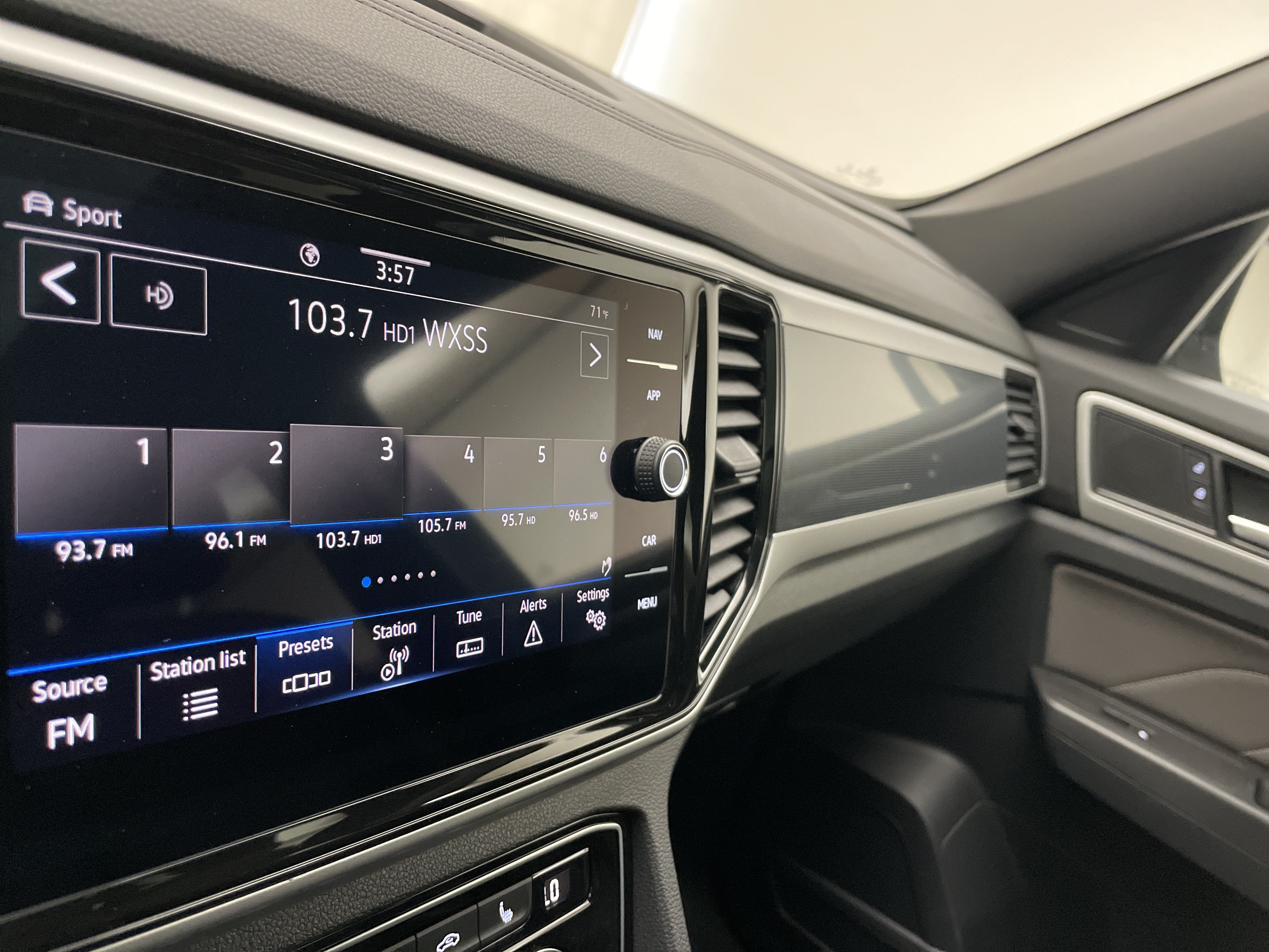 2023 Volkswagen Atlas Cross Sport 3.6L V6 SEL