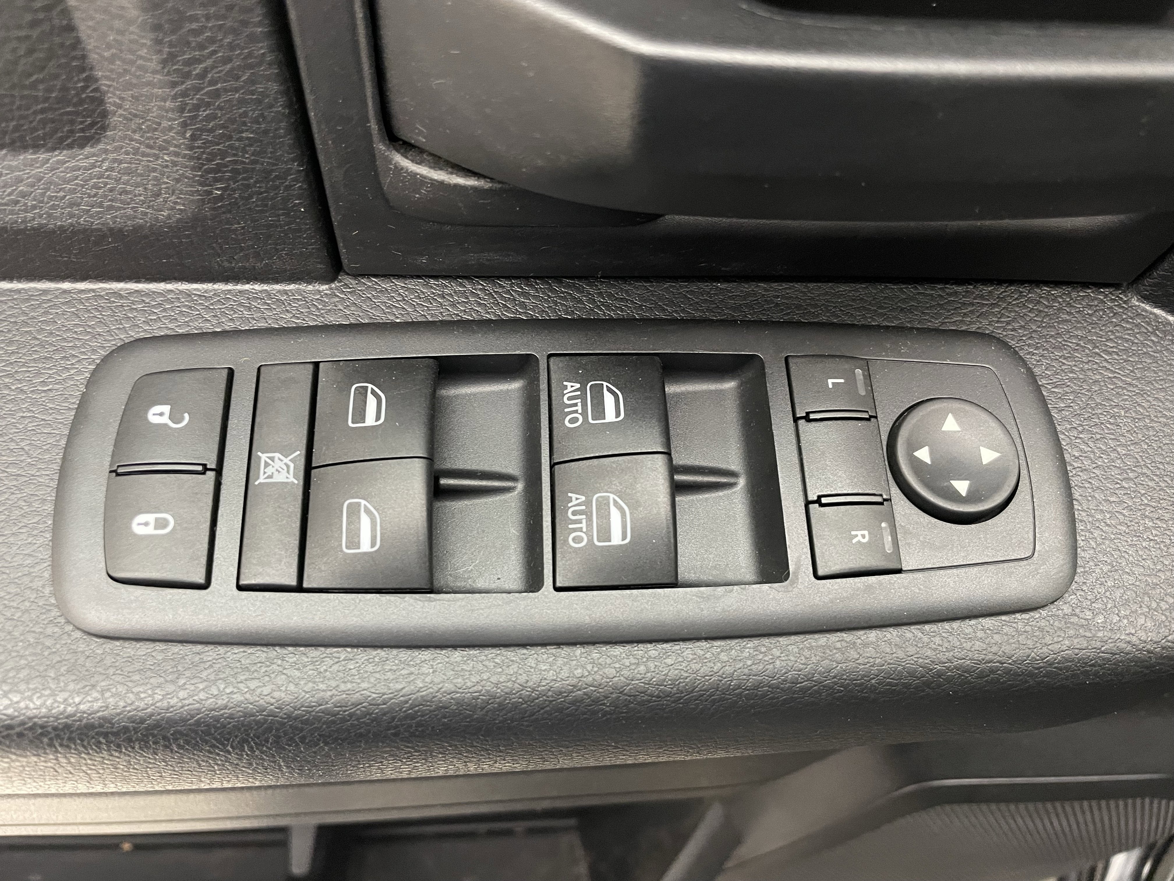 2017 RAM 1500 Express Quad Cab 4x4 6'4' Box