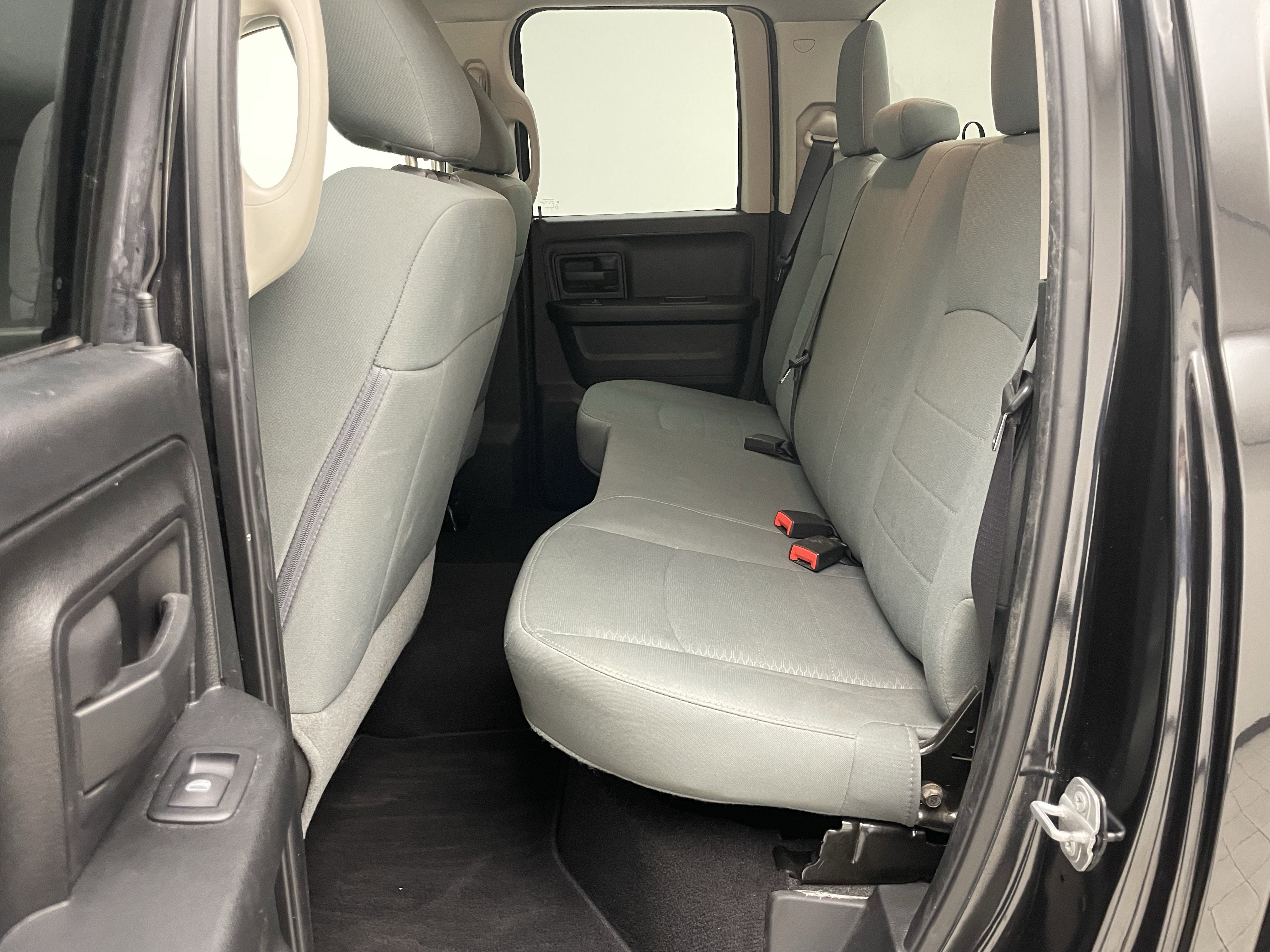 2017 RAM 1500 Express Quad Cab 4x4 6'4' Box