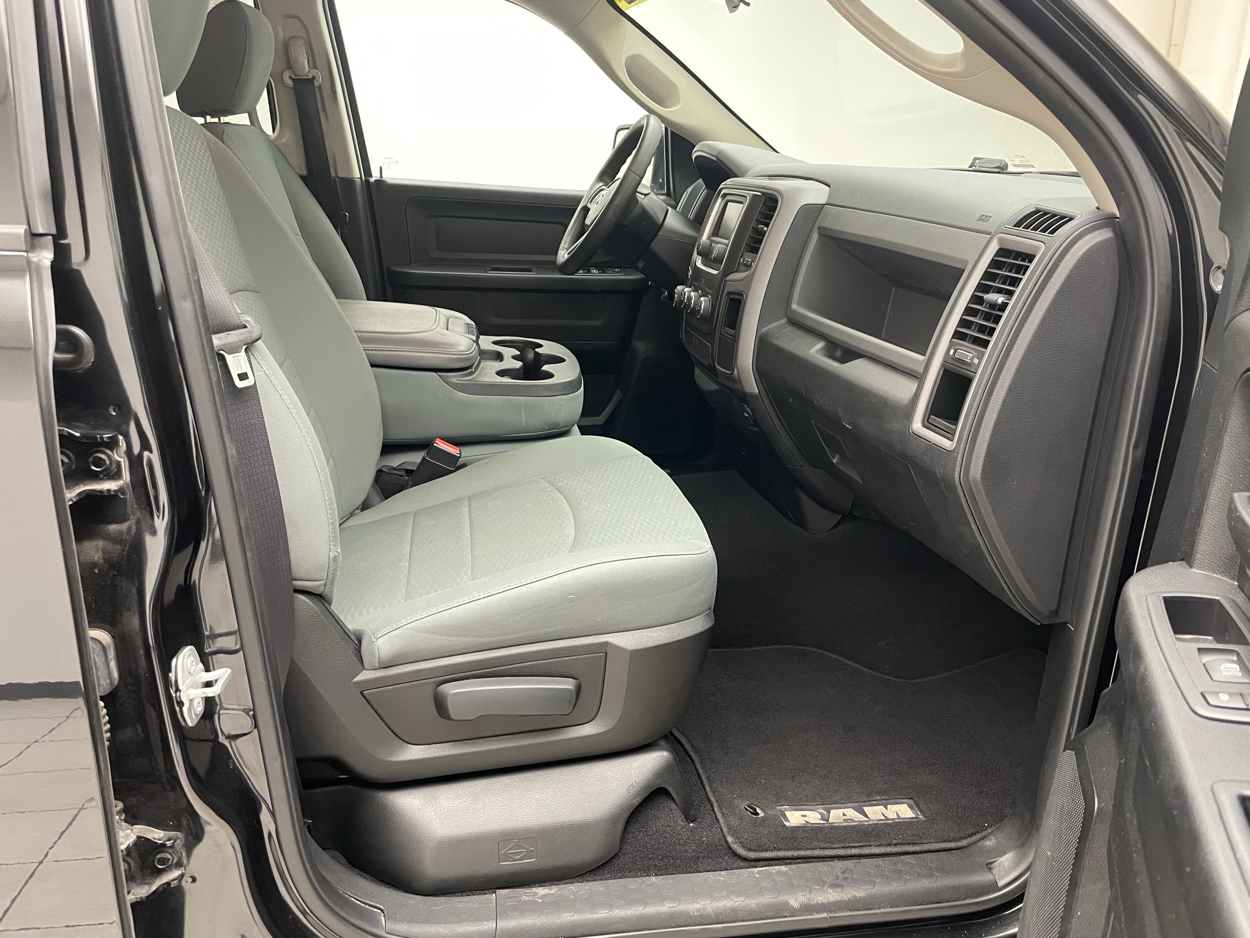 2017 RAM 1500 Express Quad Cab 4x4 6'4' Box