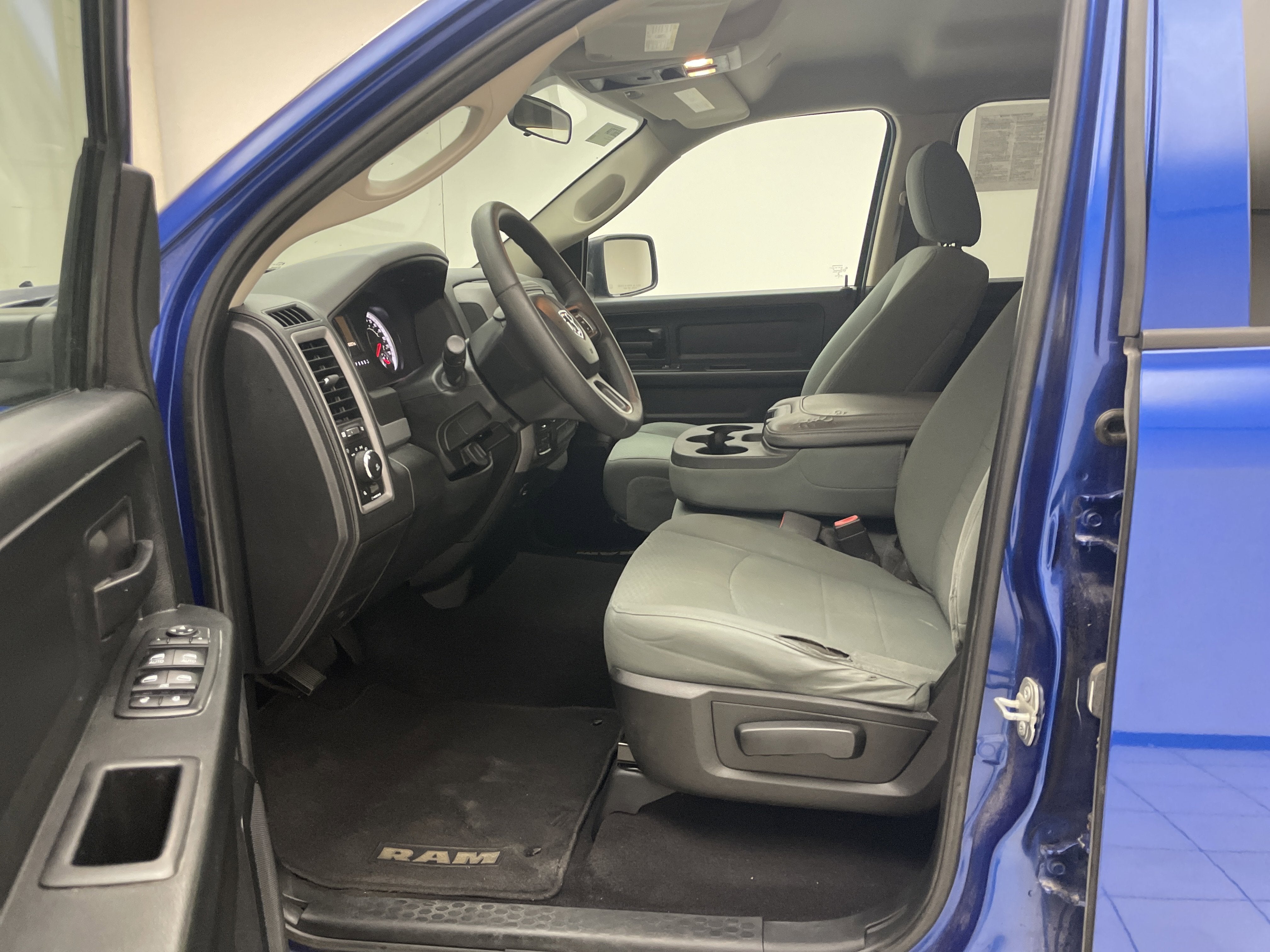 2018 RAM 1500 Express Quad Cab 4x4 6'4' Box