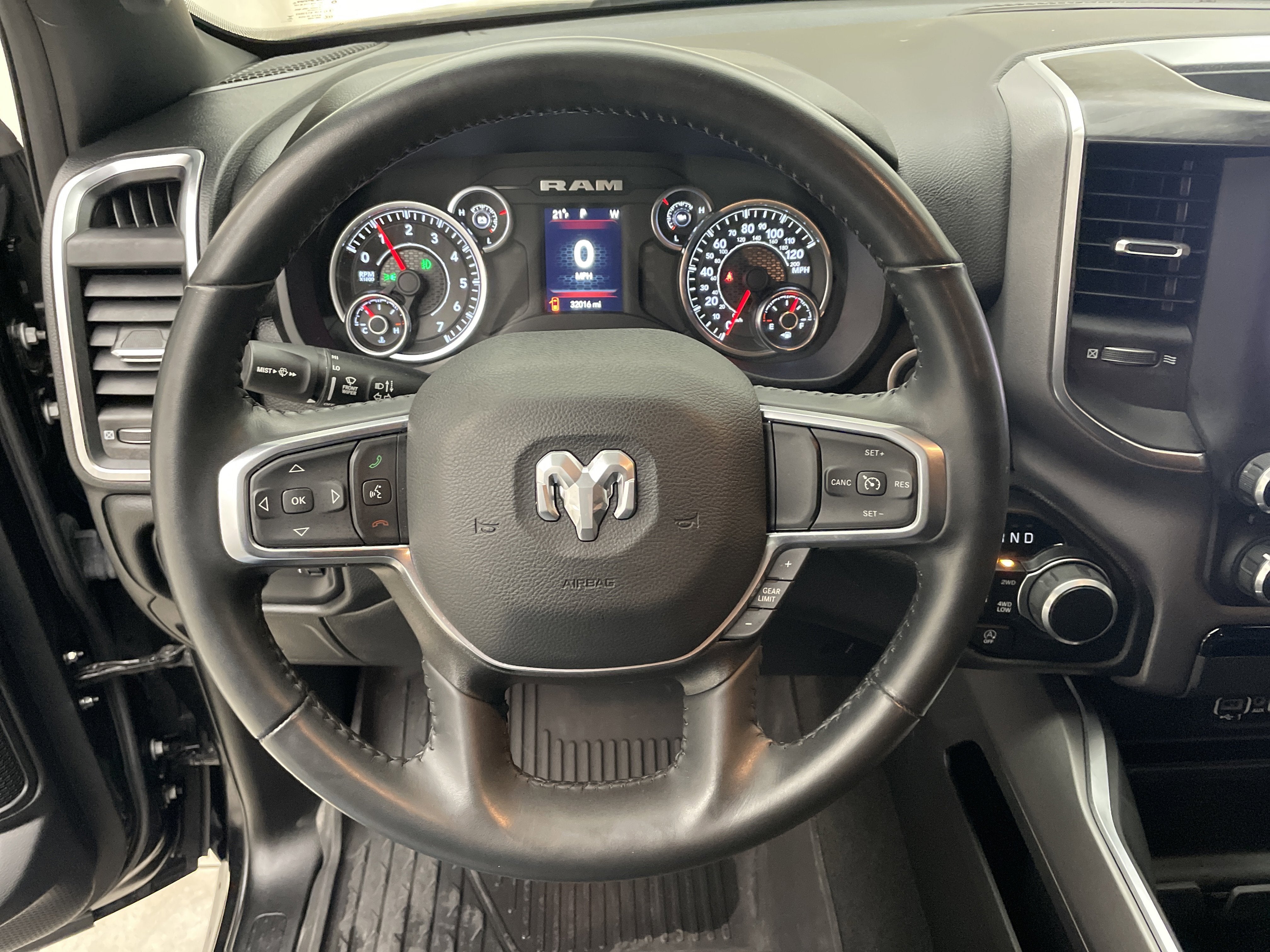 2024 RAM 1500 Big Horn Crew Cab 4x4 5'7' Box