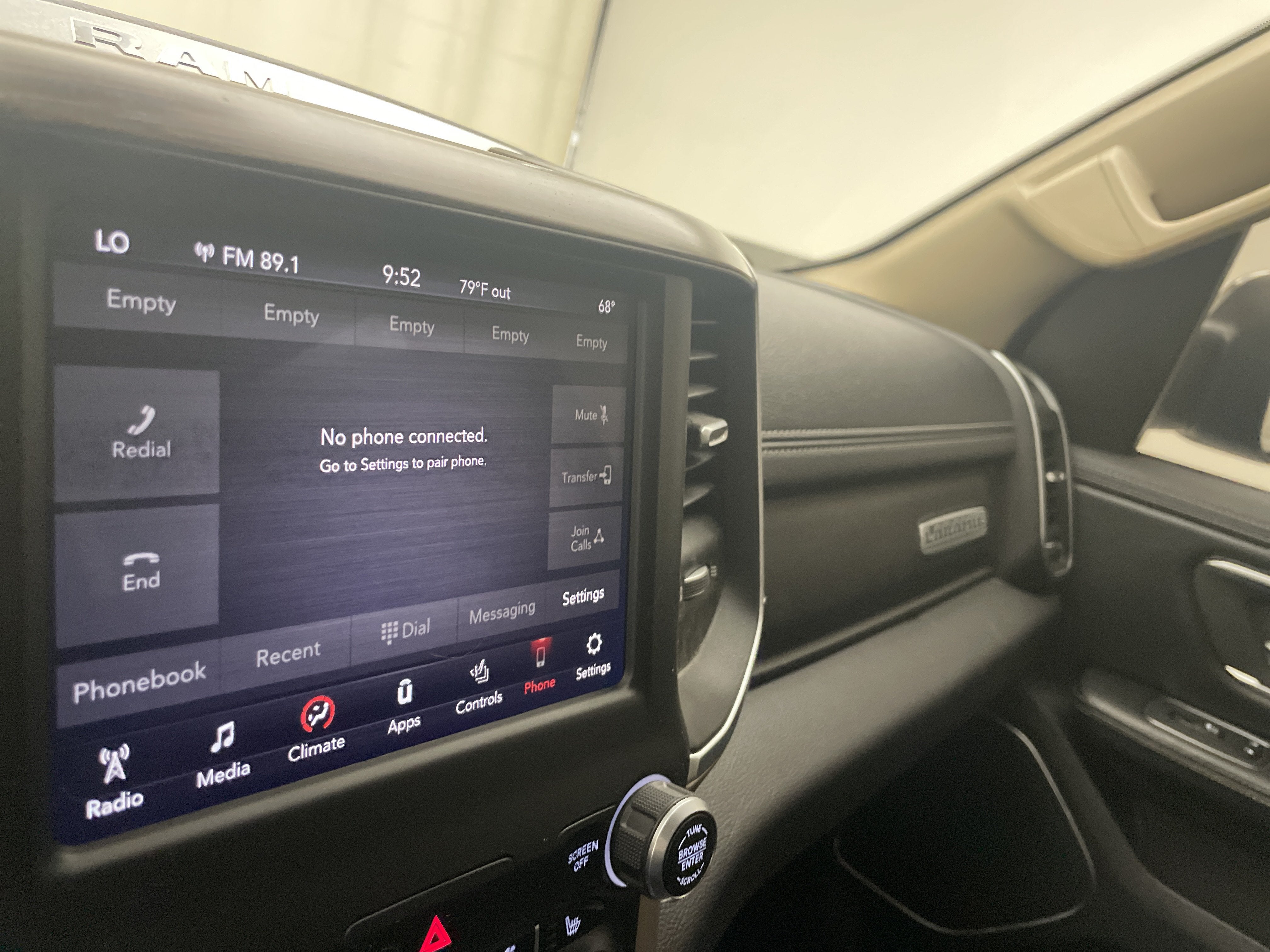 2019 RAM 1500 Laramie Crew Cab 4x4 5'7' Box