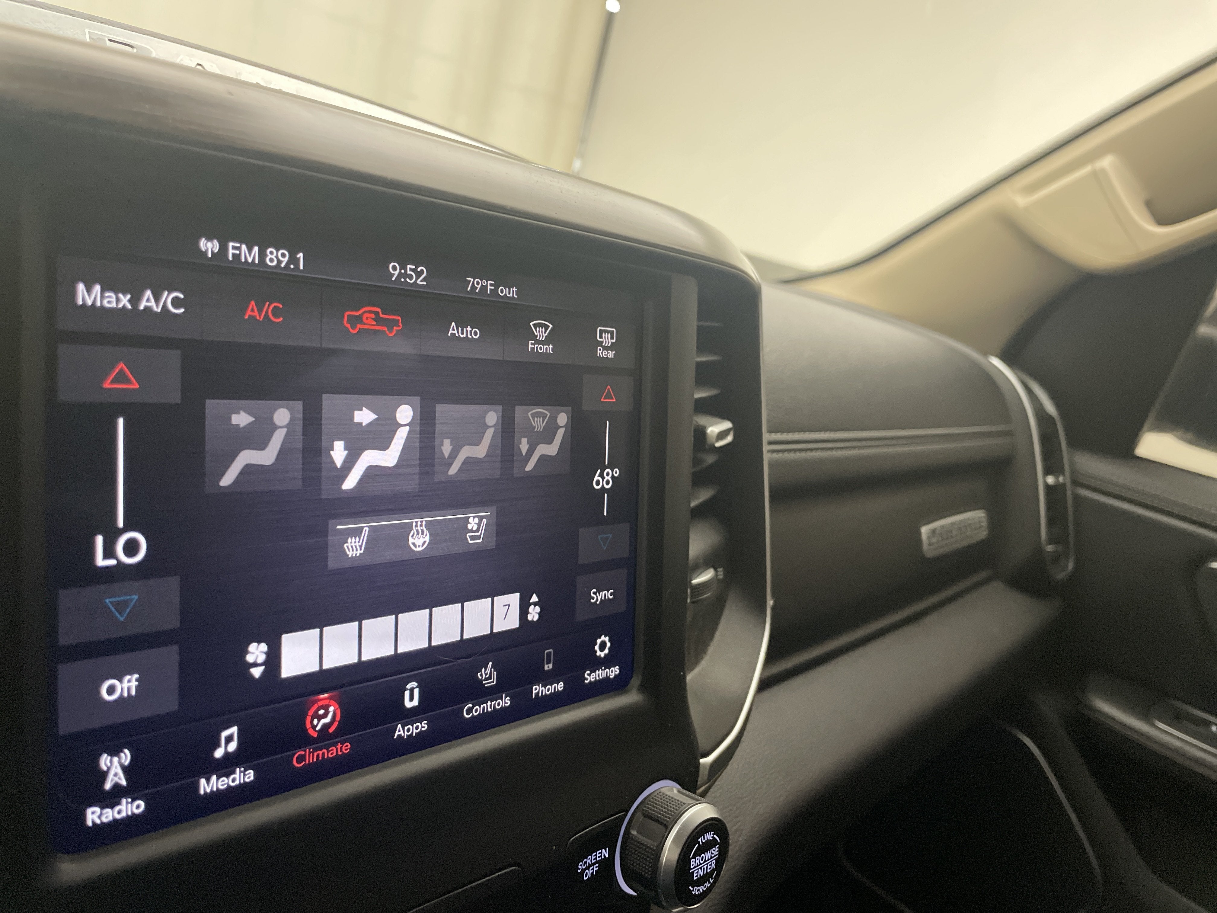 2019 RAM 1500 Laramie Crew Cab 4x4 5'7' Box