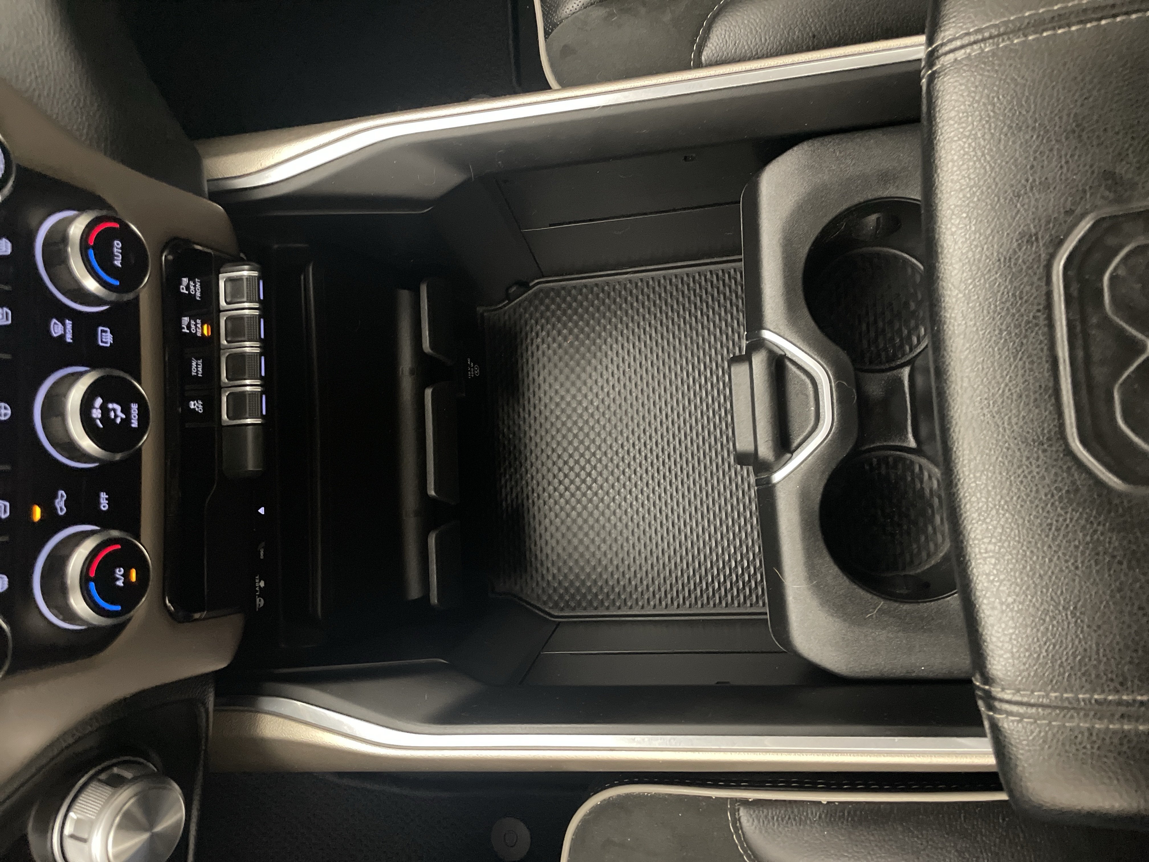 2019 RAM 1500 Laramie Crew Cab 4x4 5'7' Box