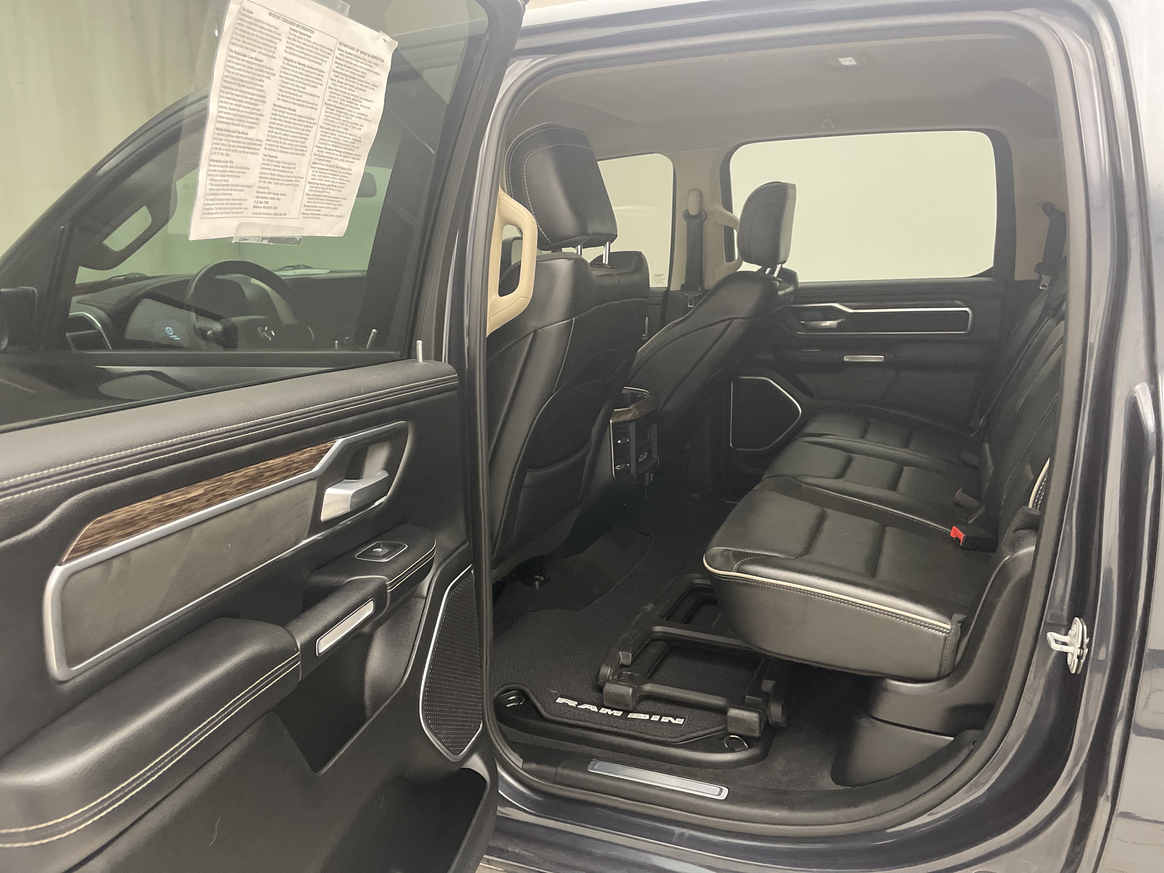 2019 RAM 1500 Laramie Crew Cab 4x4 5'7' Box