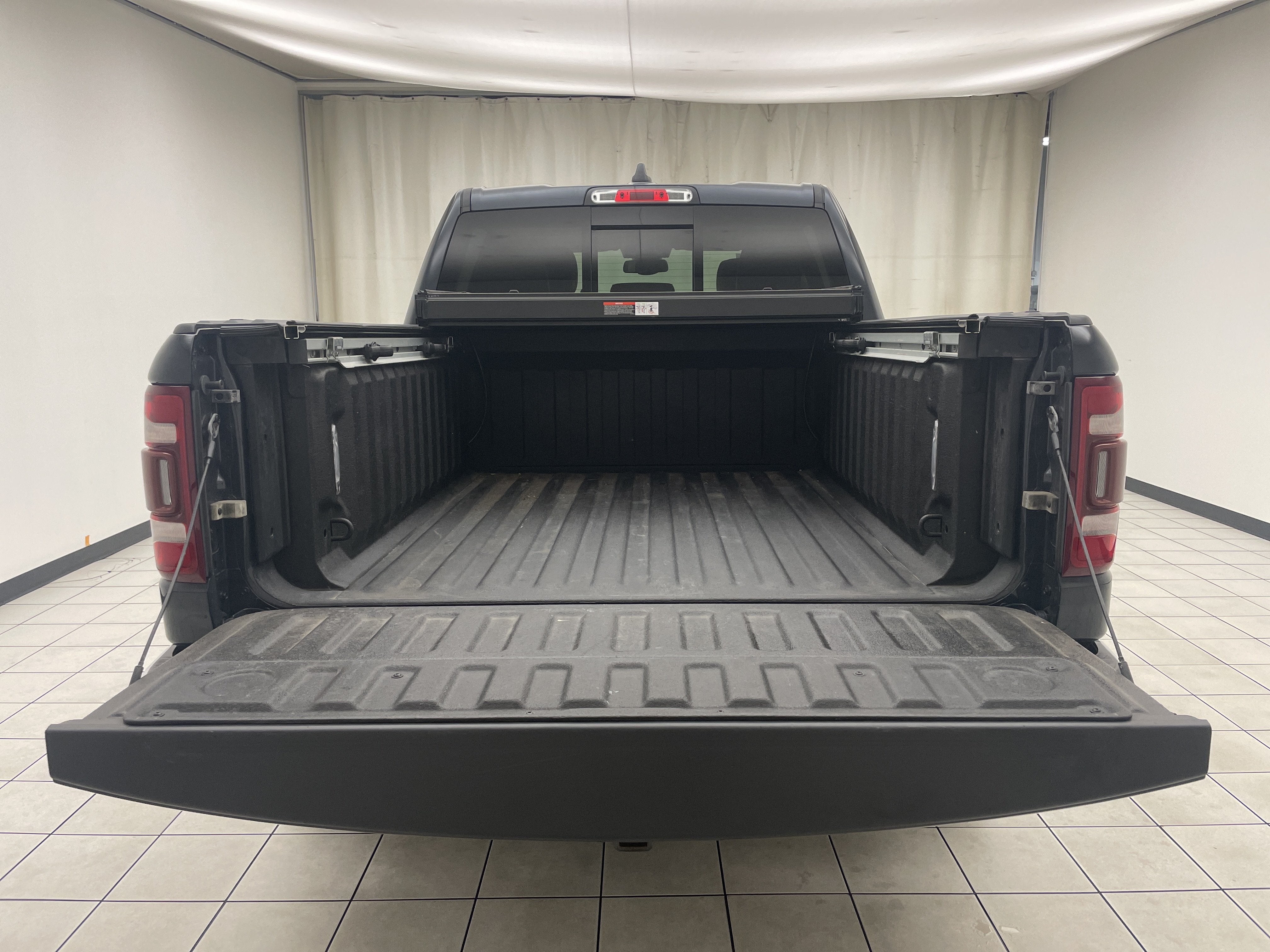 2019 RAM 1500 Laramie Crew Cab 4x4 5'7' Box