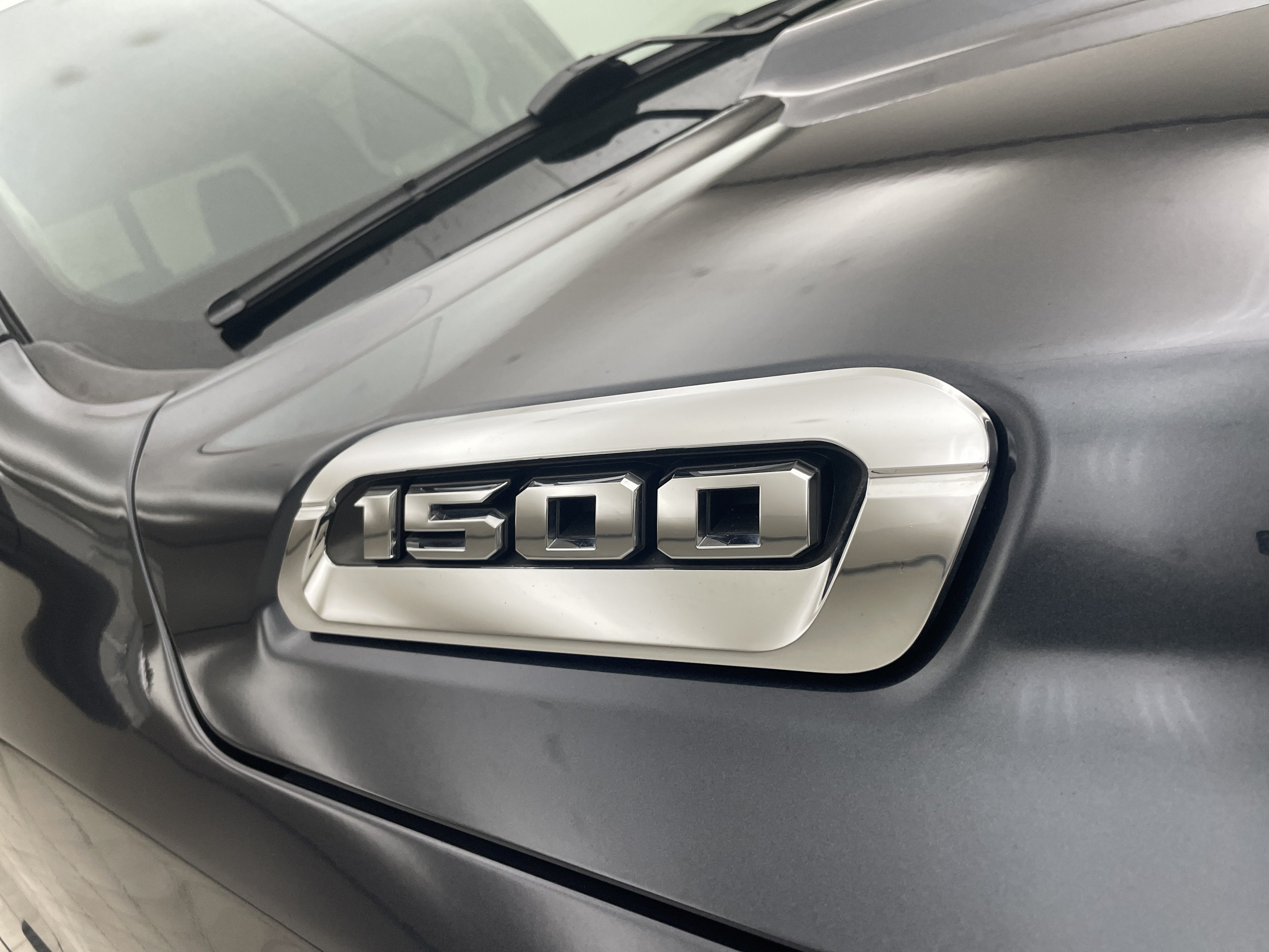 2019 RAM 1500 Laramie Crew Cab 4x4 5'7' Box