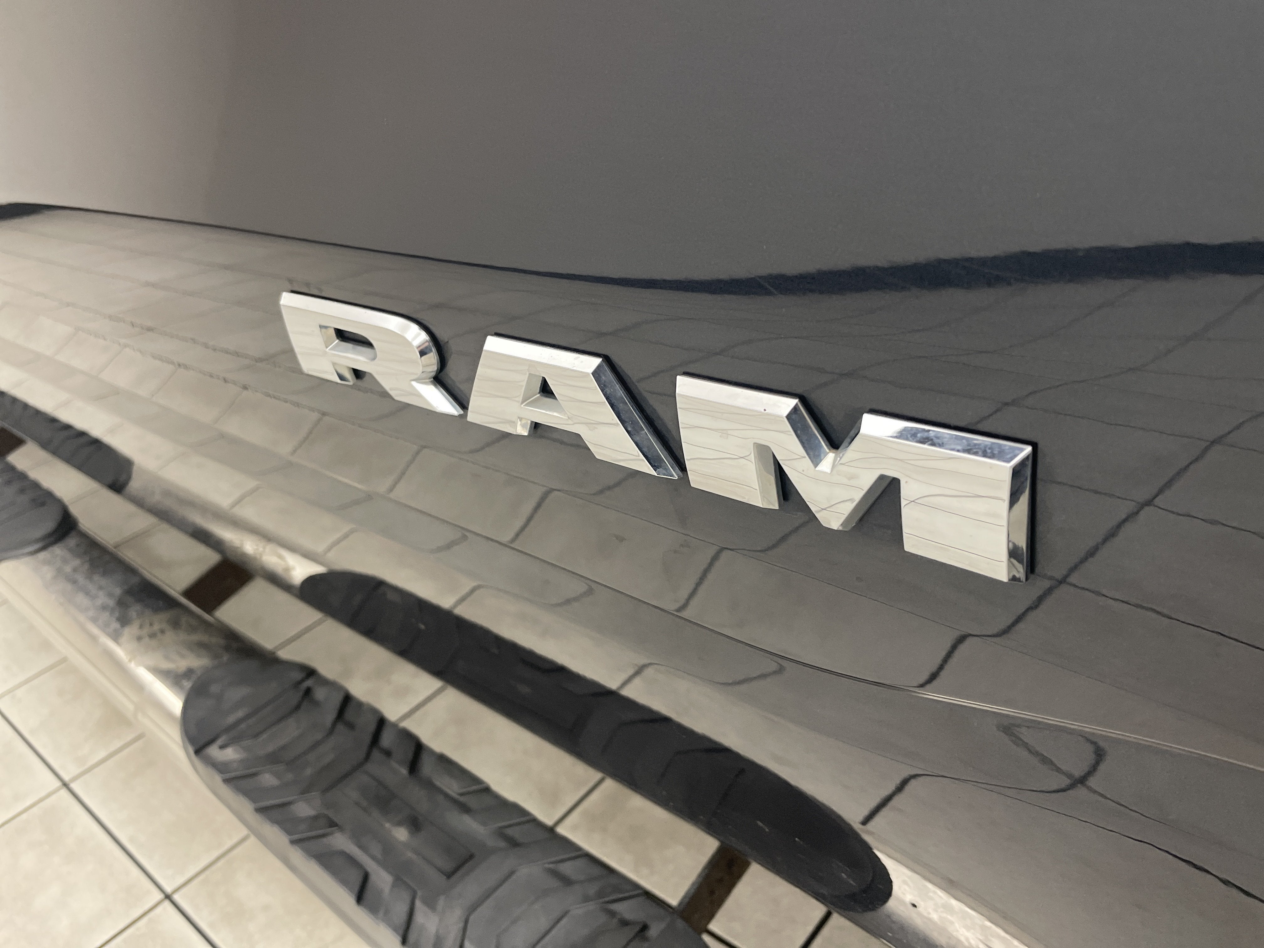 2019 RAM 1500 Laramie Crew Cab 4x4 5'7' Box