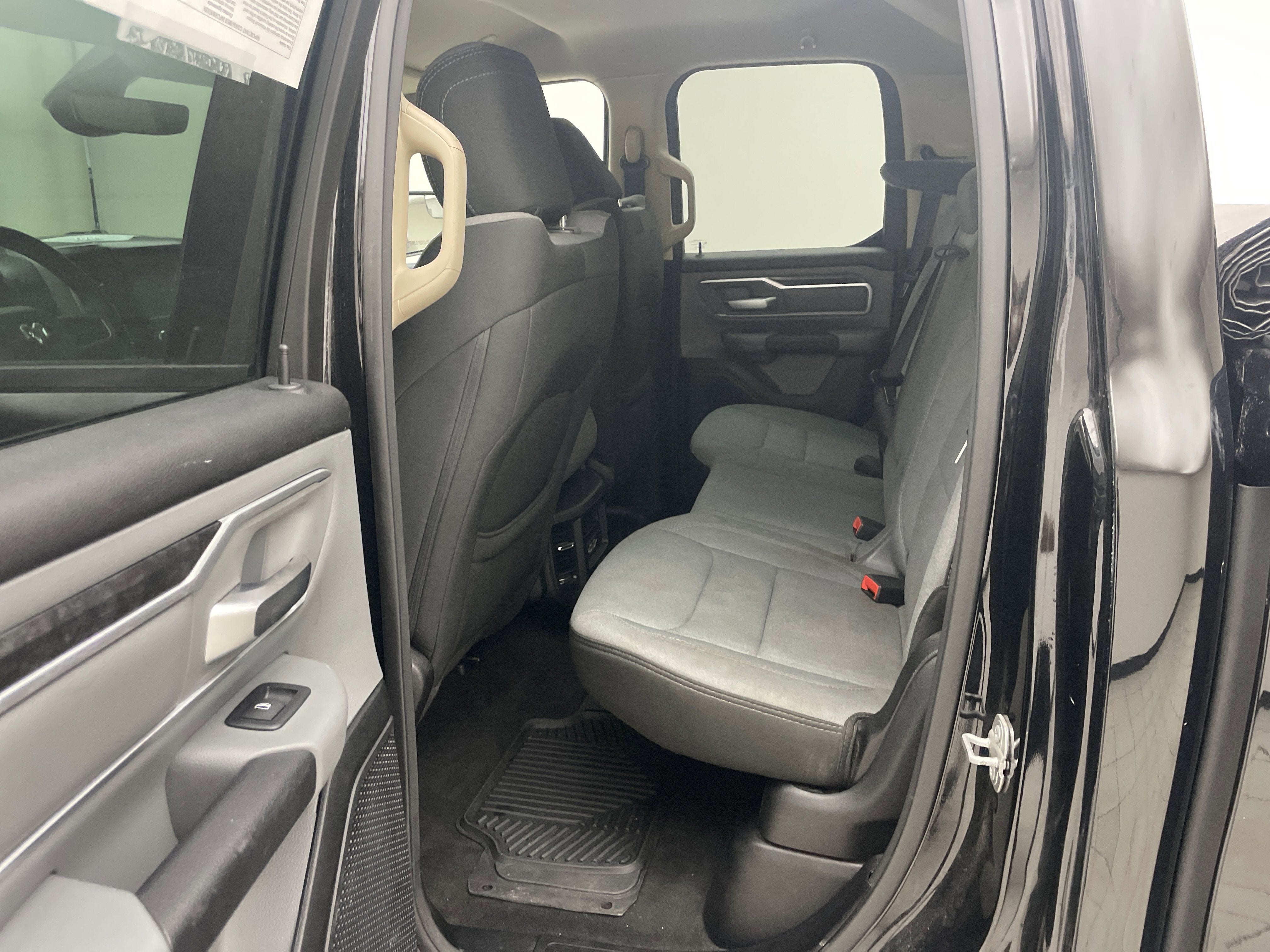 2020 RAM 1500 Big Horn Quad Cab 4x4 6'4' Box