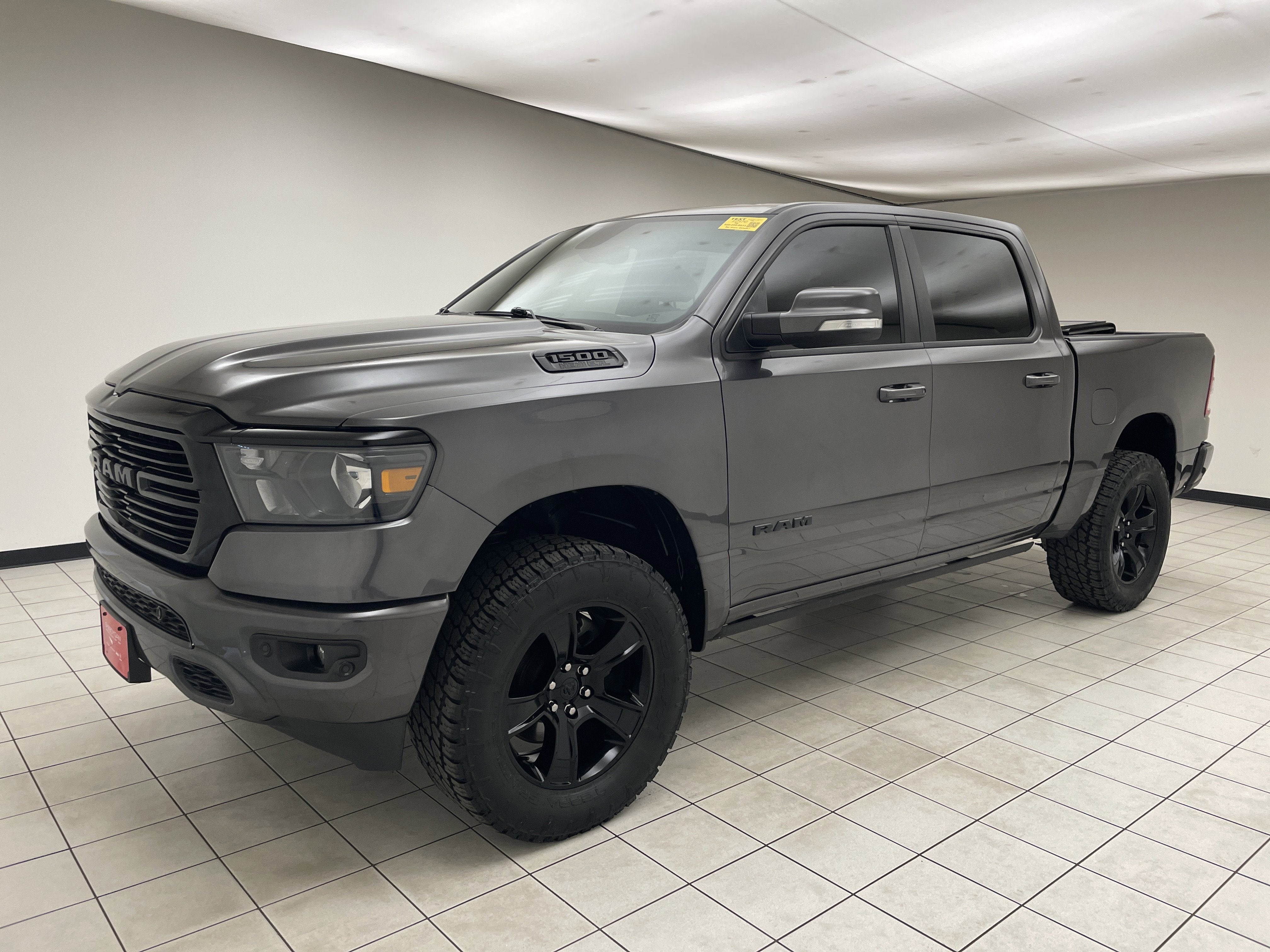 2020 RAM 1500 Big Horn/Lone Star 4x4 Crew Cab 5'7's photo