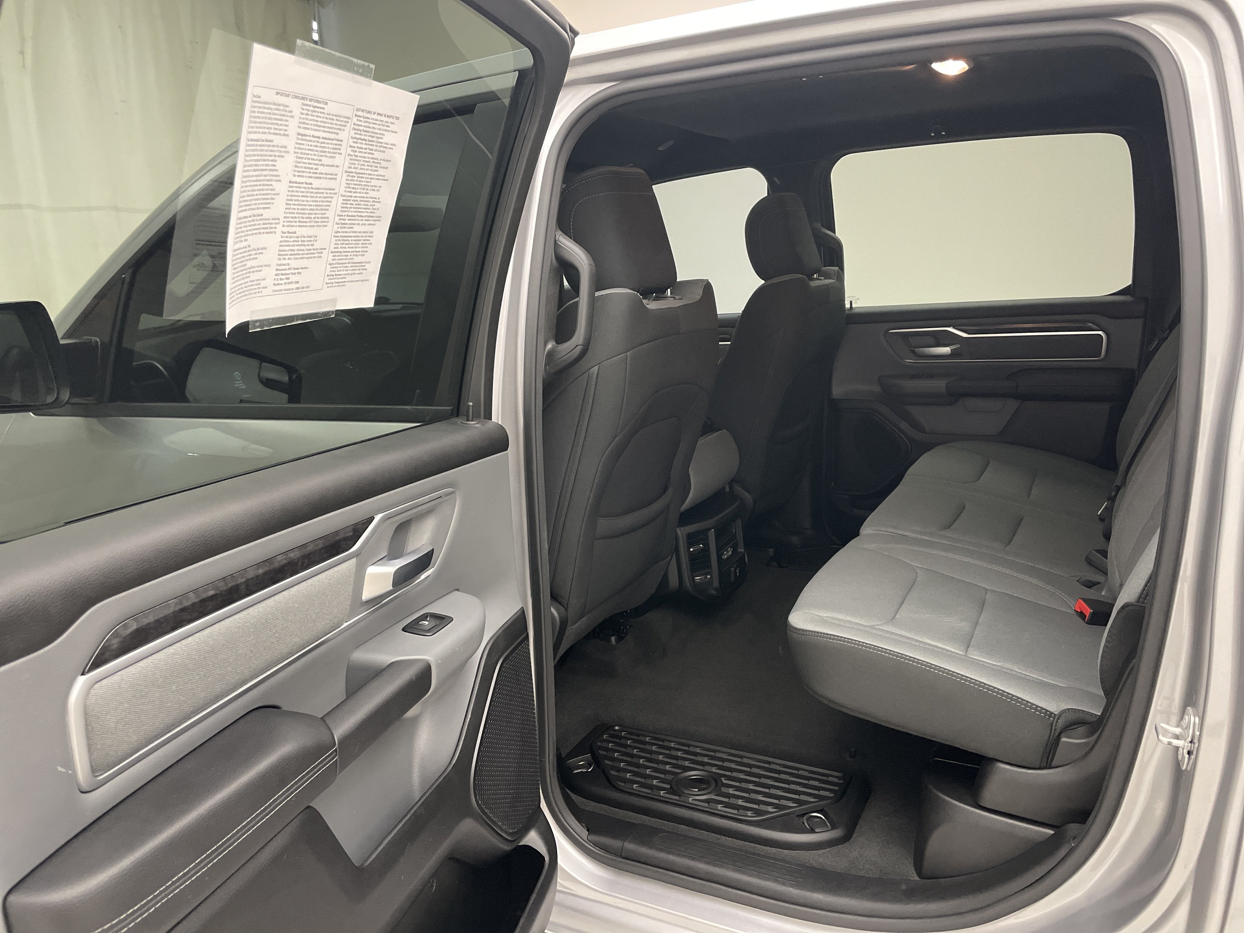 2022 RAM 1500 Big Horn Crew Cab 4x4 5'7' Box