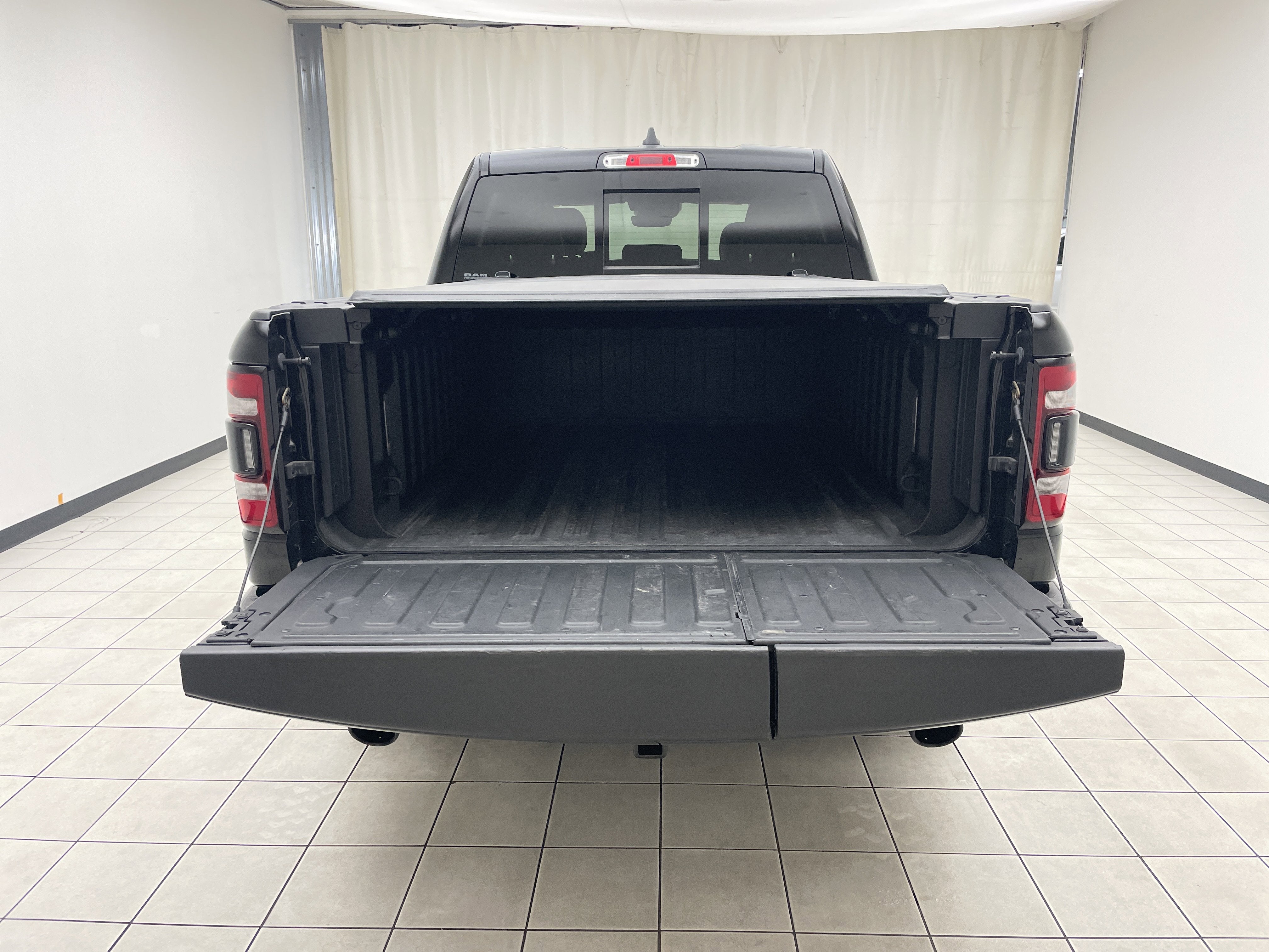 2020 RAM 1500 Limited Crew Cab 4x4 5'7' Box