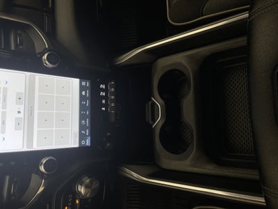 2022 RAM 1500 Laramie Crew Cab 4x4 5'7' Box