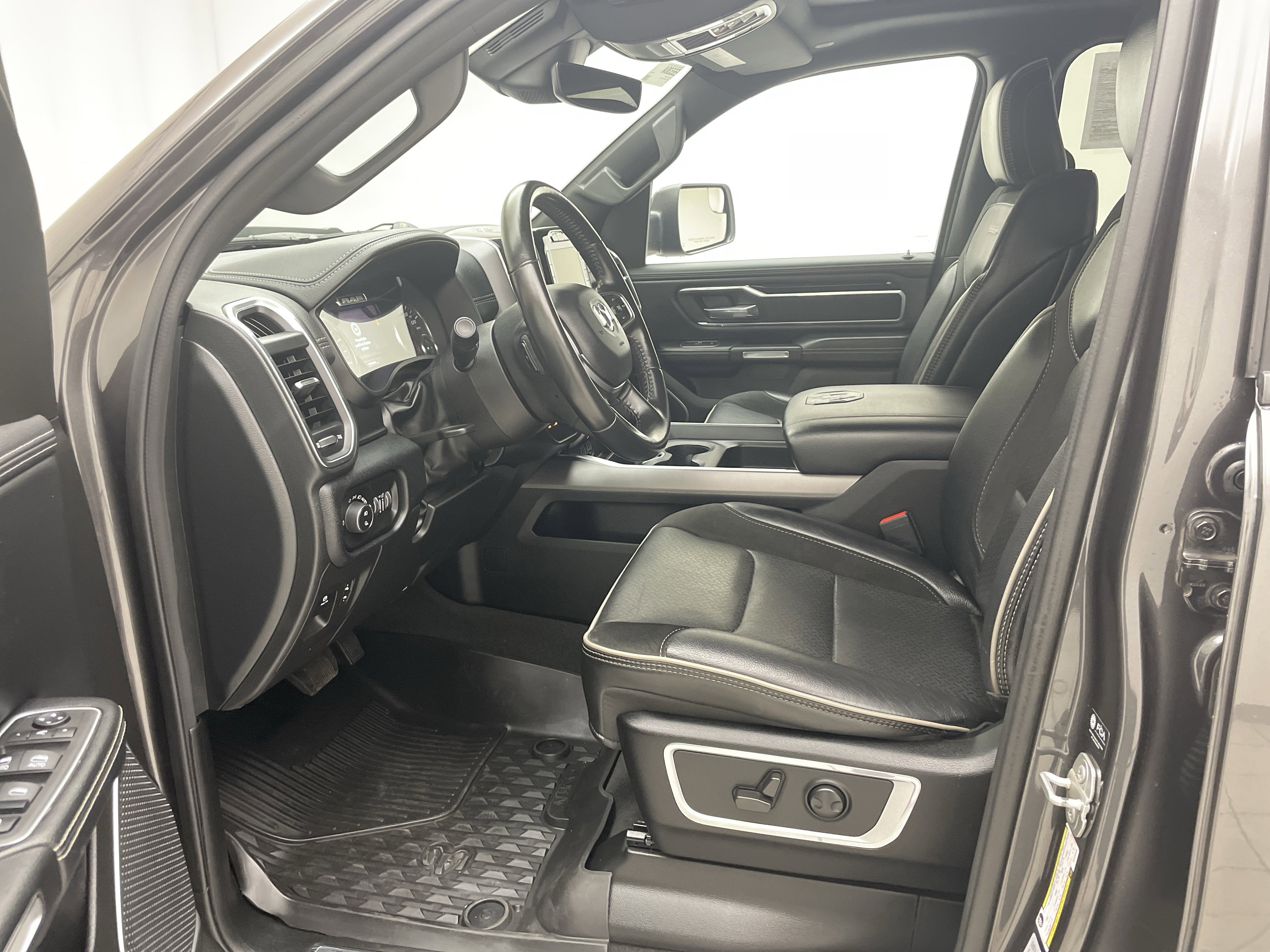 2022 RAM 1500 Laramie Crew Cab 4x4 5'7' Box