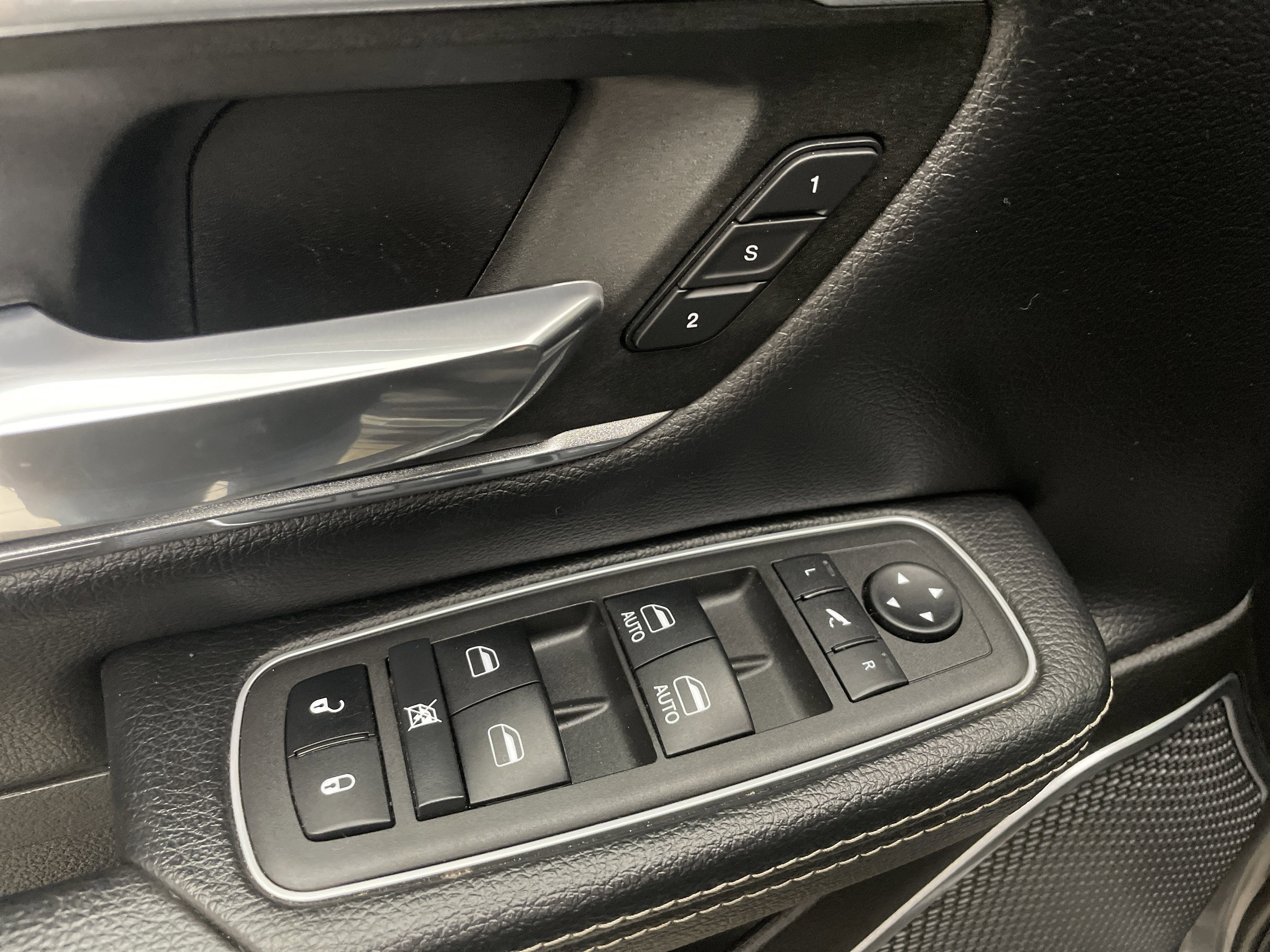 2022 RAM 1500 Laramie Crew Cab 4x4 5'7' Box