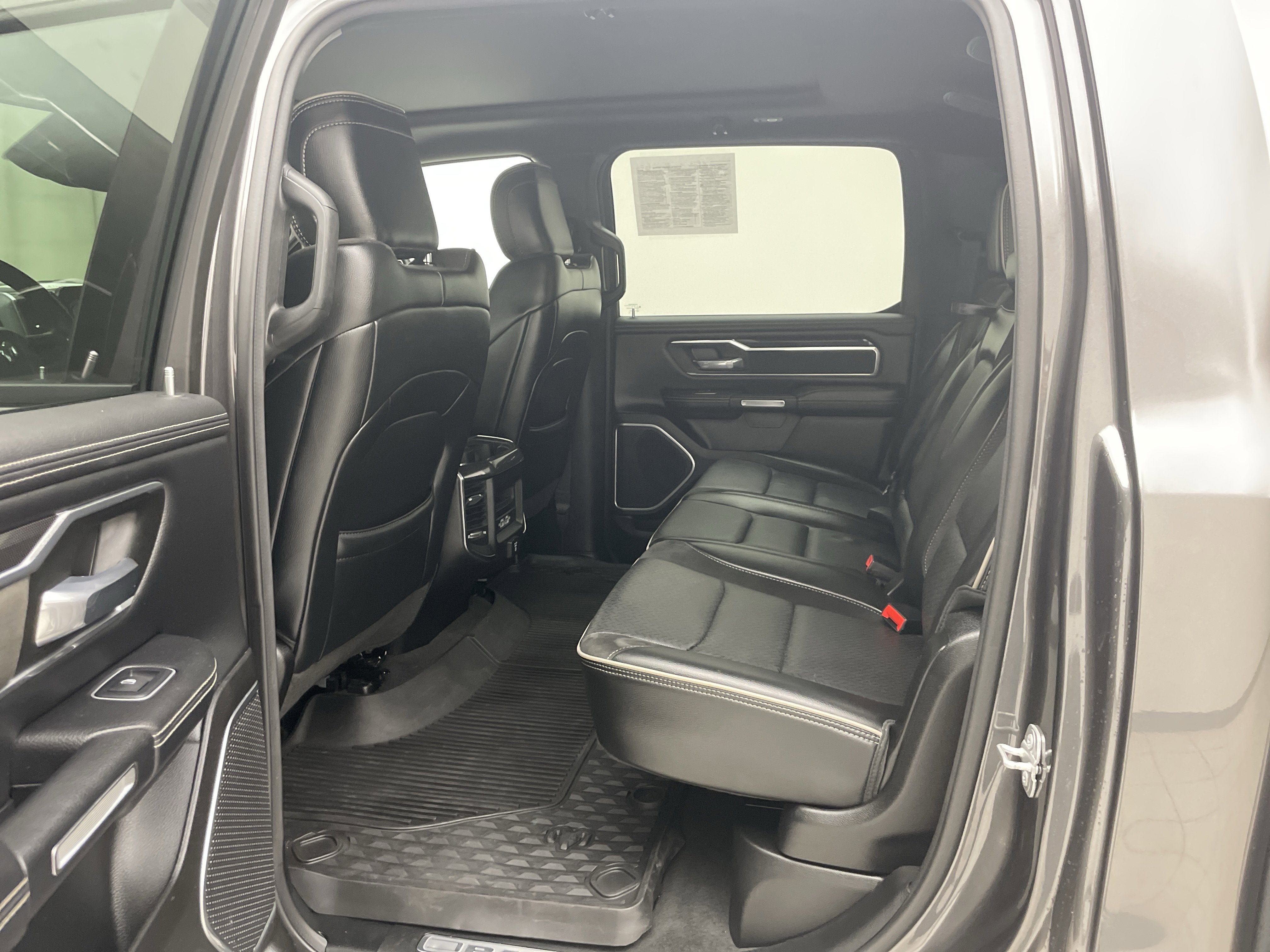 2022 RAM 1500 Laramie Crew Cab 4x4 5'7' Box