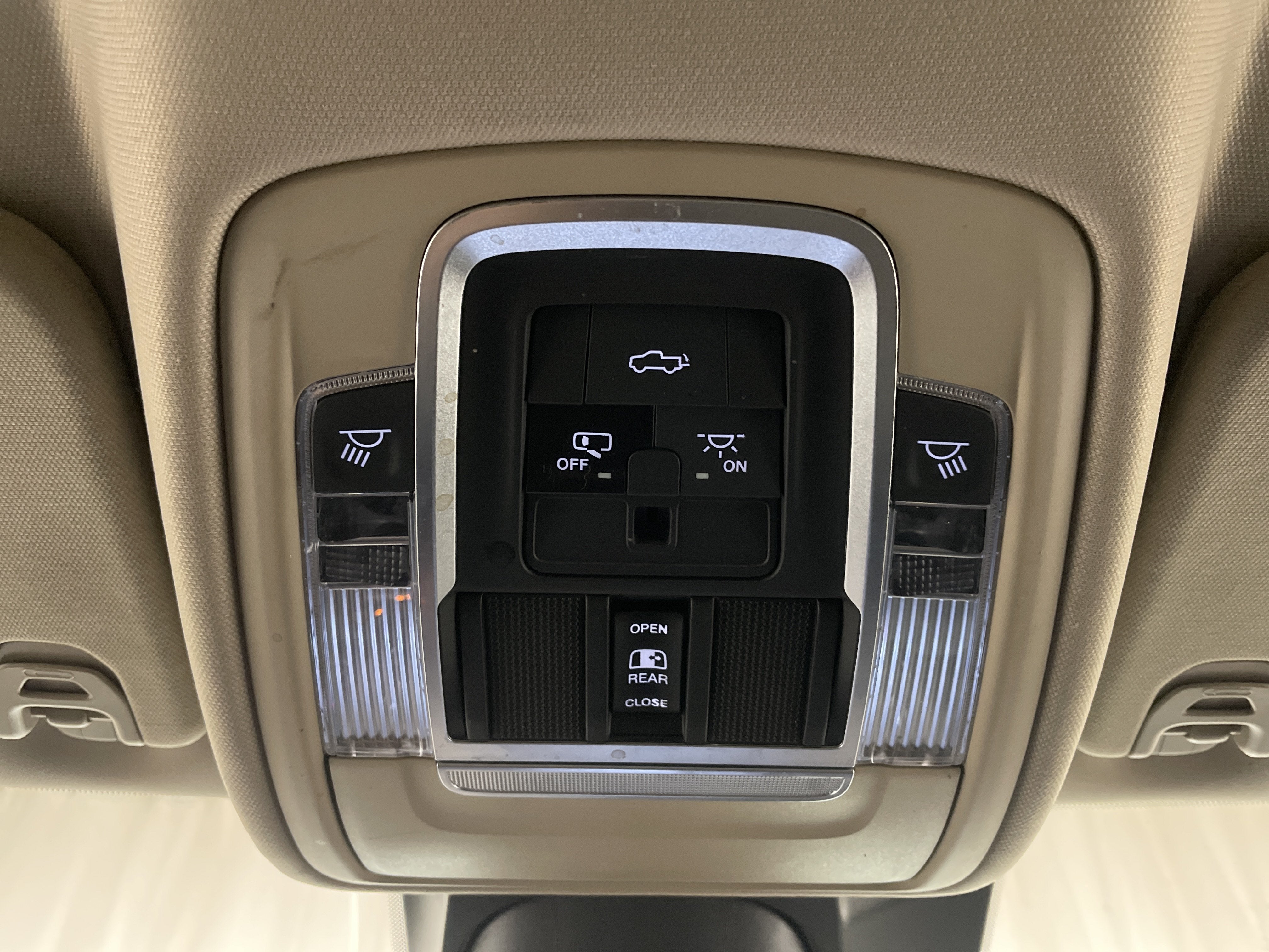 2021 RAM 1500 Laramie Crew Cab 4x4 5'7' Box