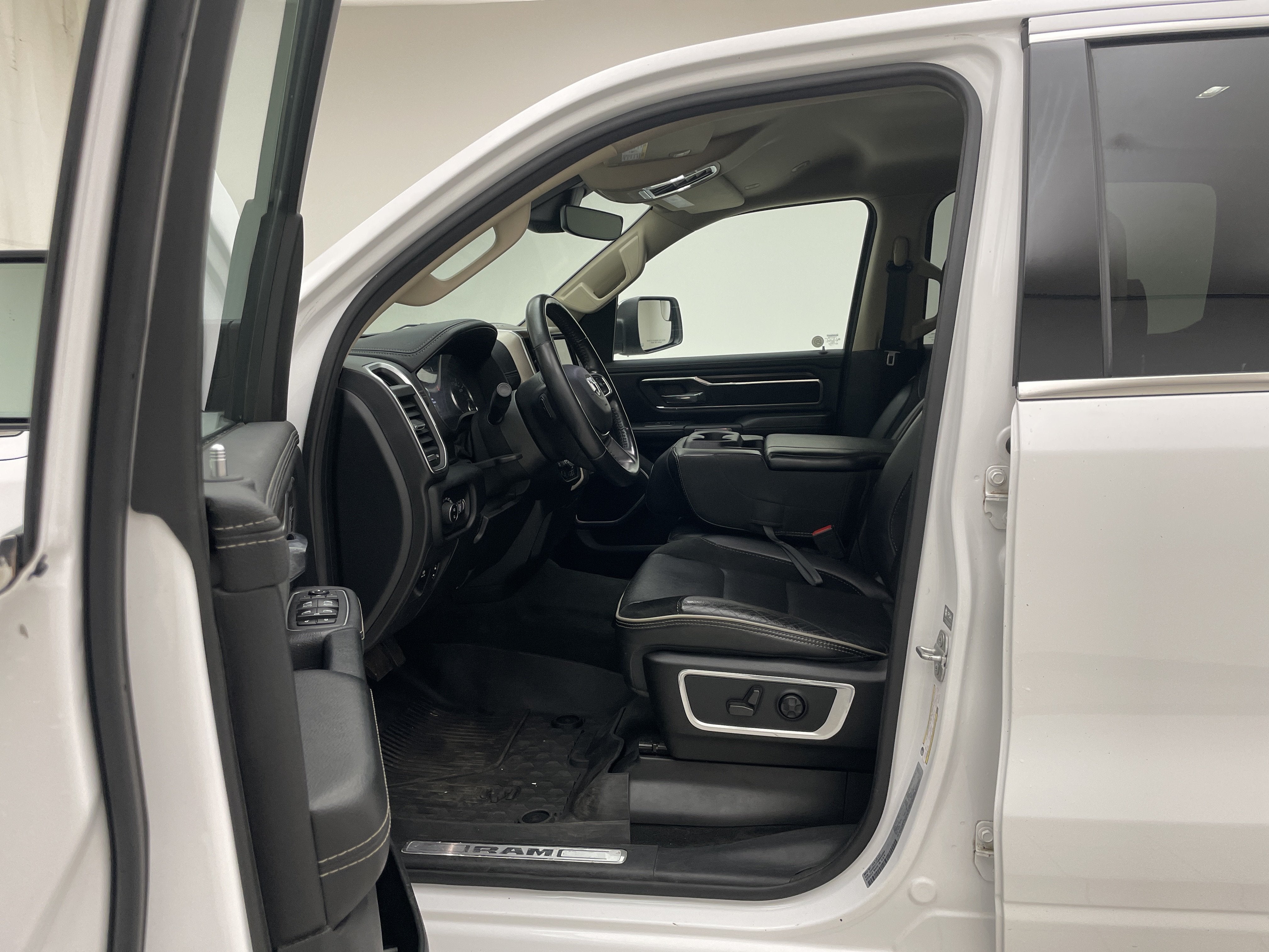 2021 RAM 1500 Laramie Crew Cab 4x4 5'7' Box