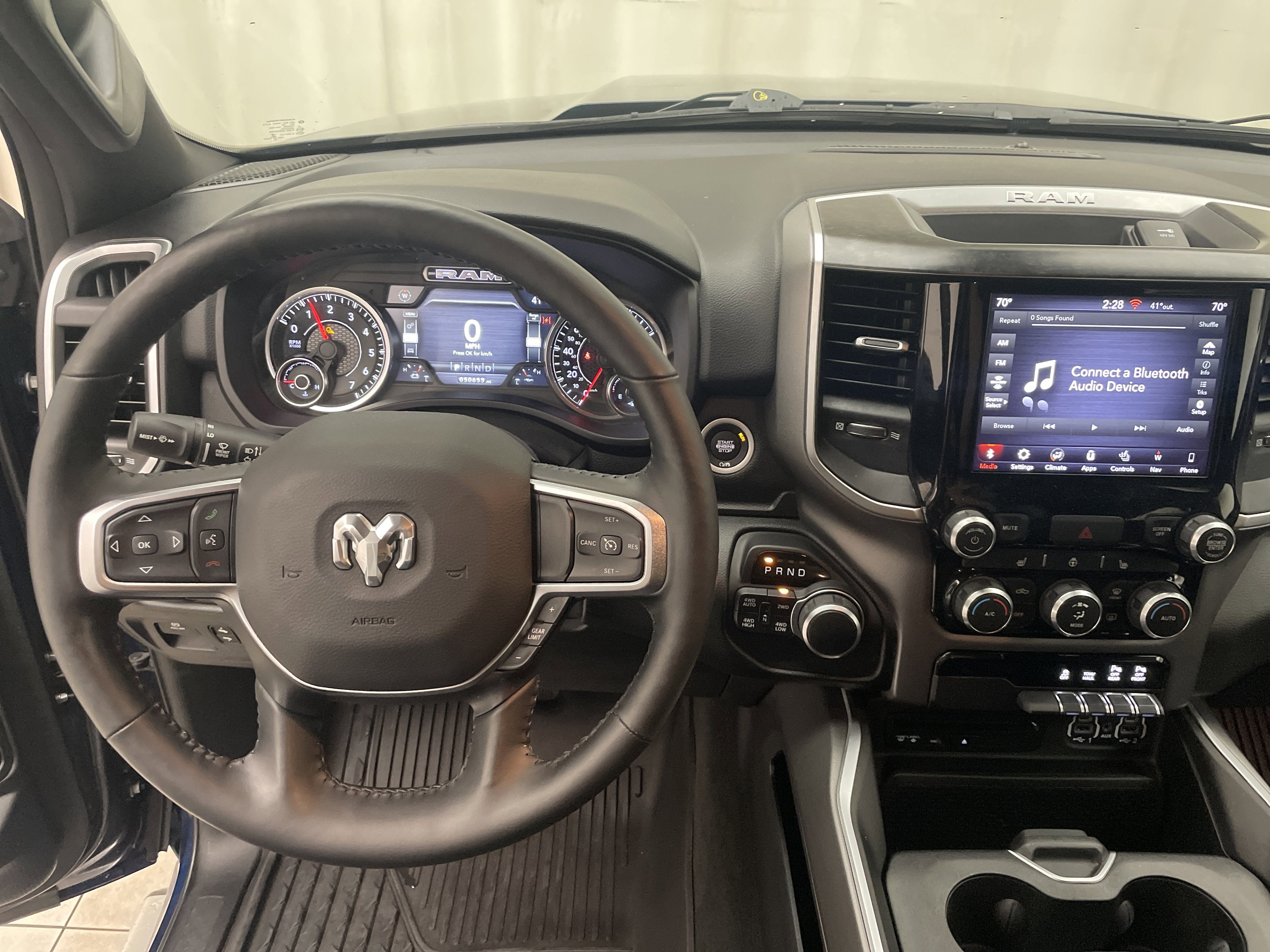 2019 RAM 1500 Big Horn/Lone Star Crew Cab 4x4 6'4' Box