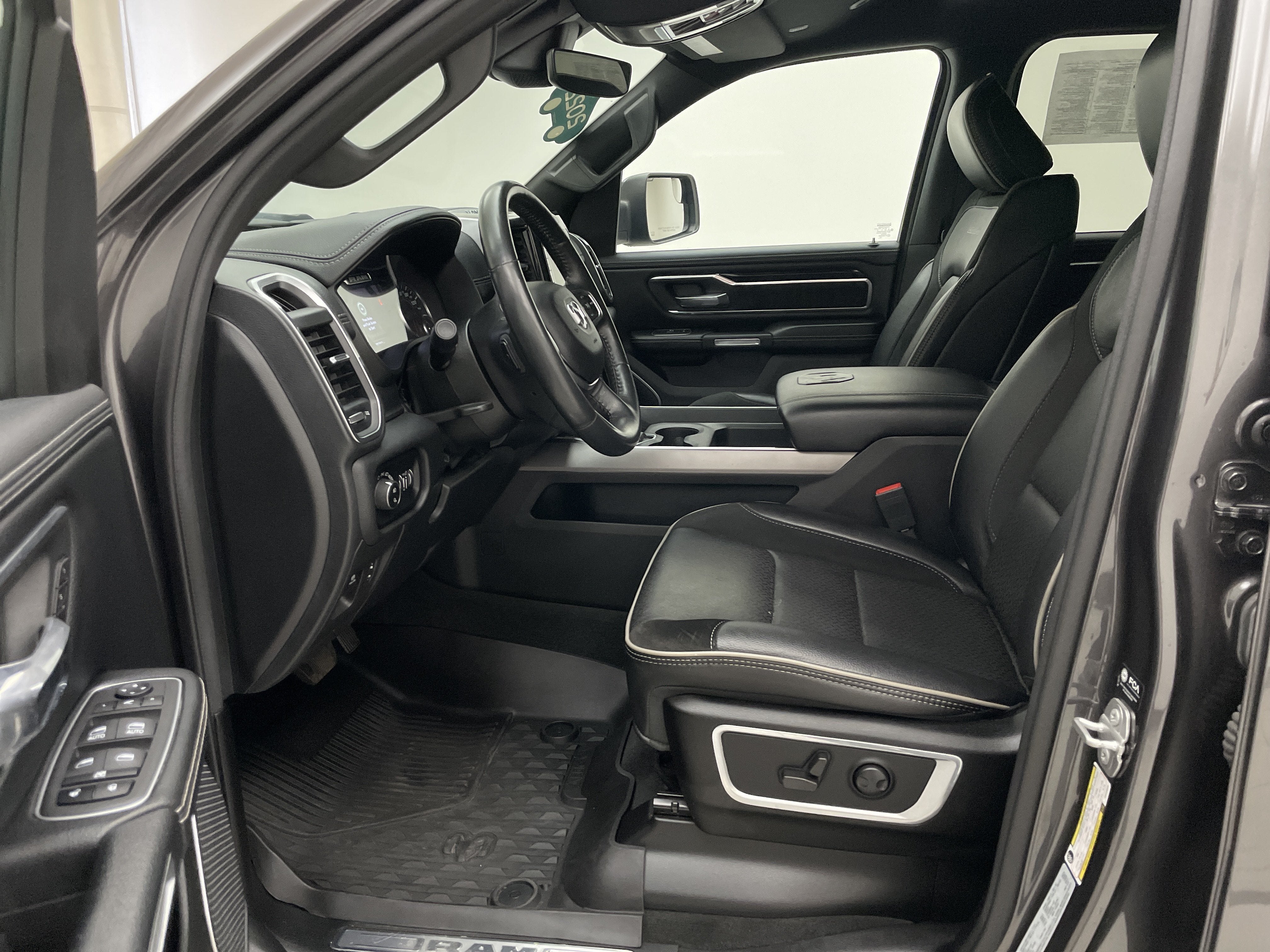 2022 RAM 1500 Laramie Crew Cab 4x4 6'4' Box
