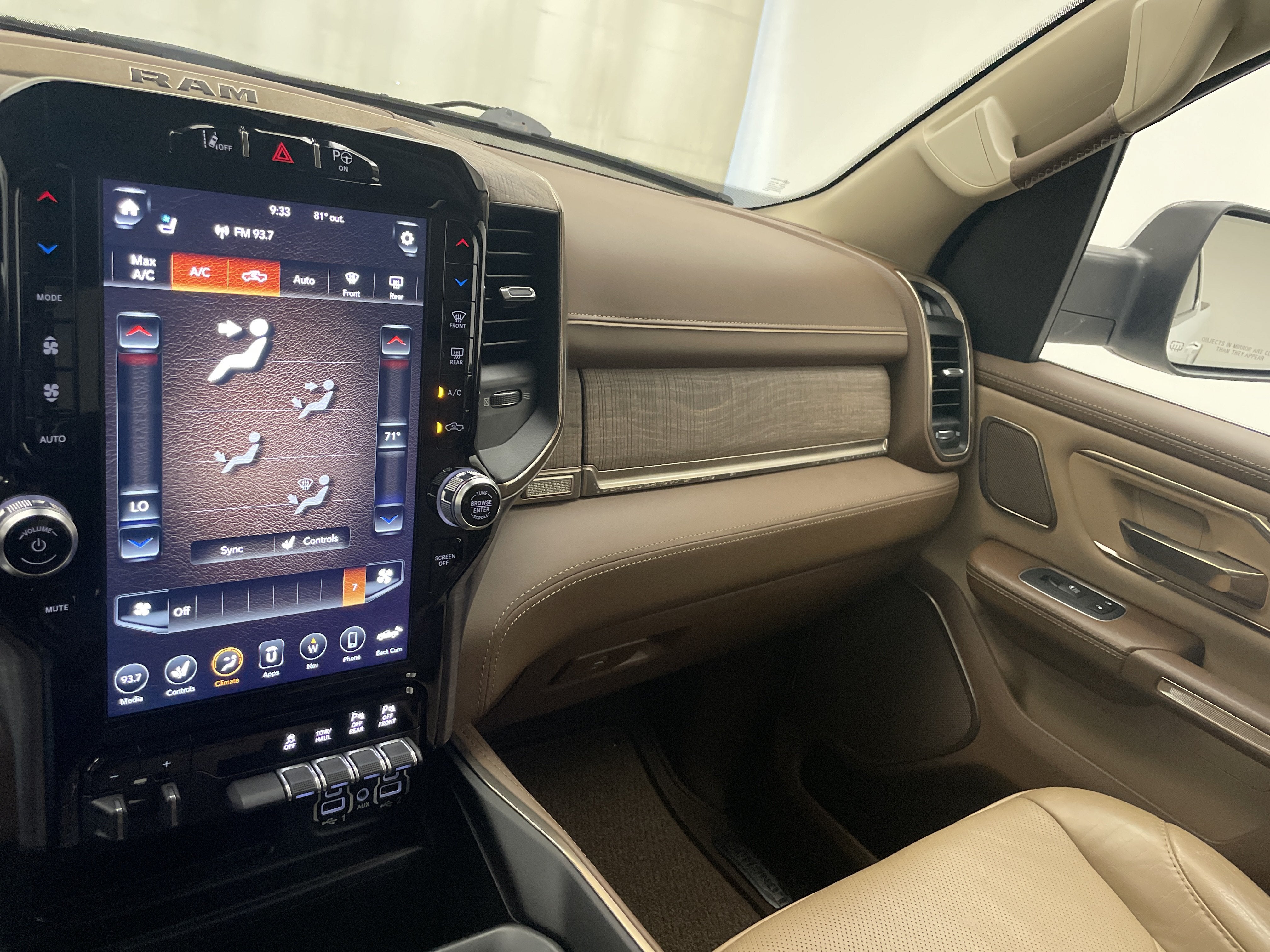 2020 RAM 1500 Laramie Longhorn Crew Cab 4x4 6'4' Box