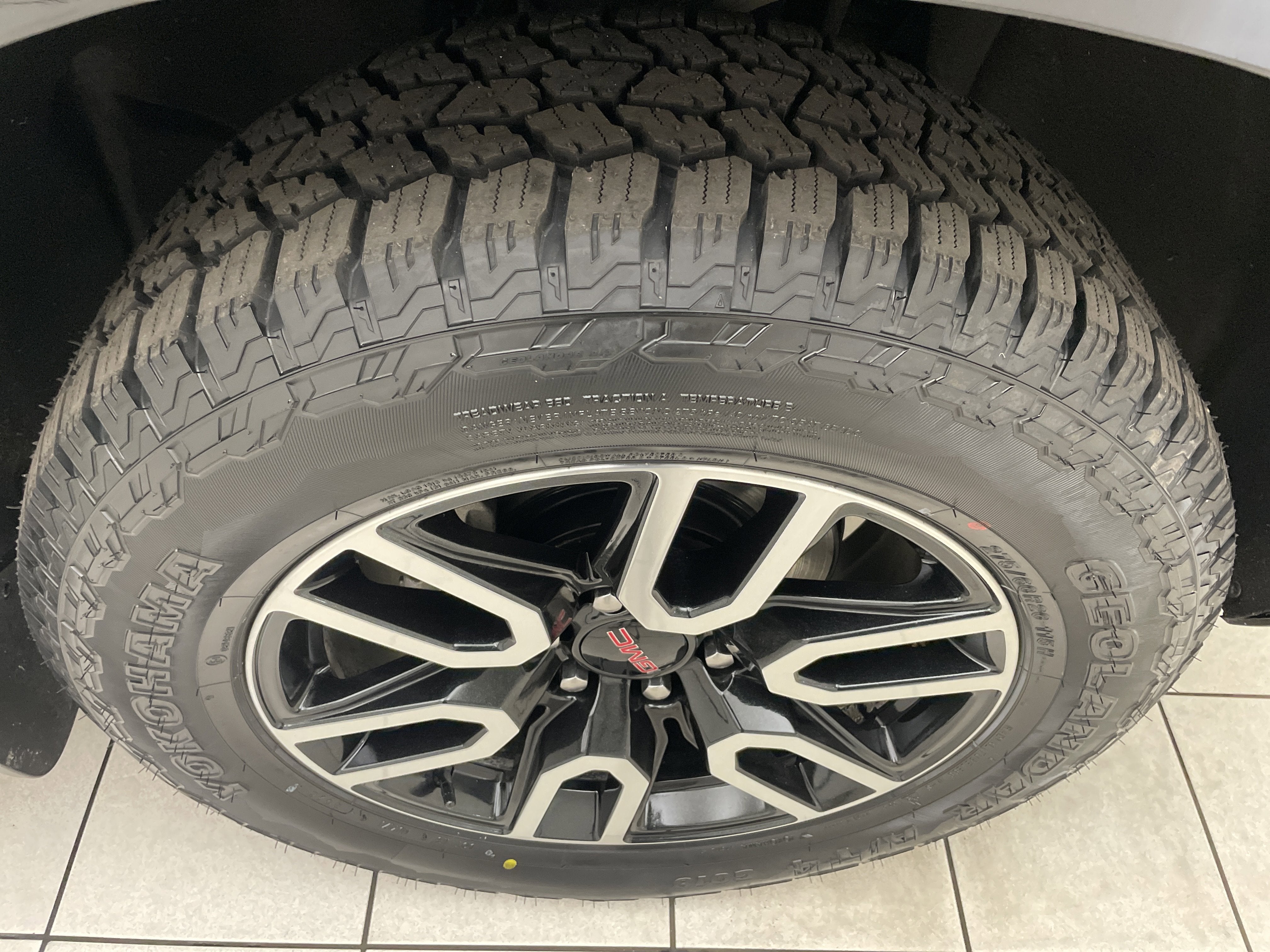 2023 GMC Yukon XL AT4