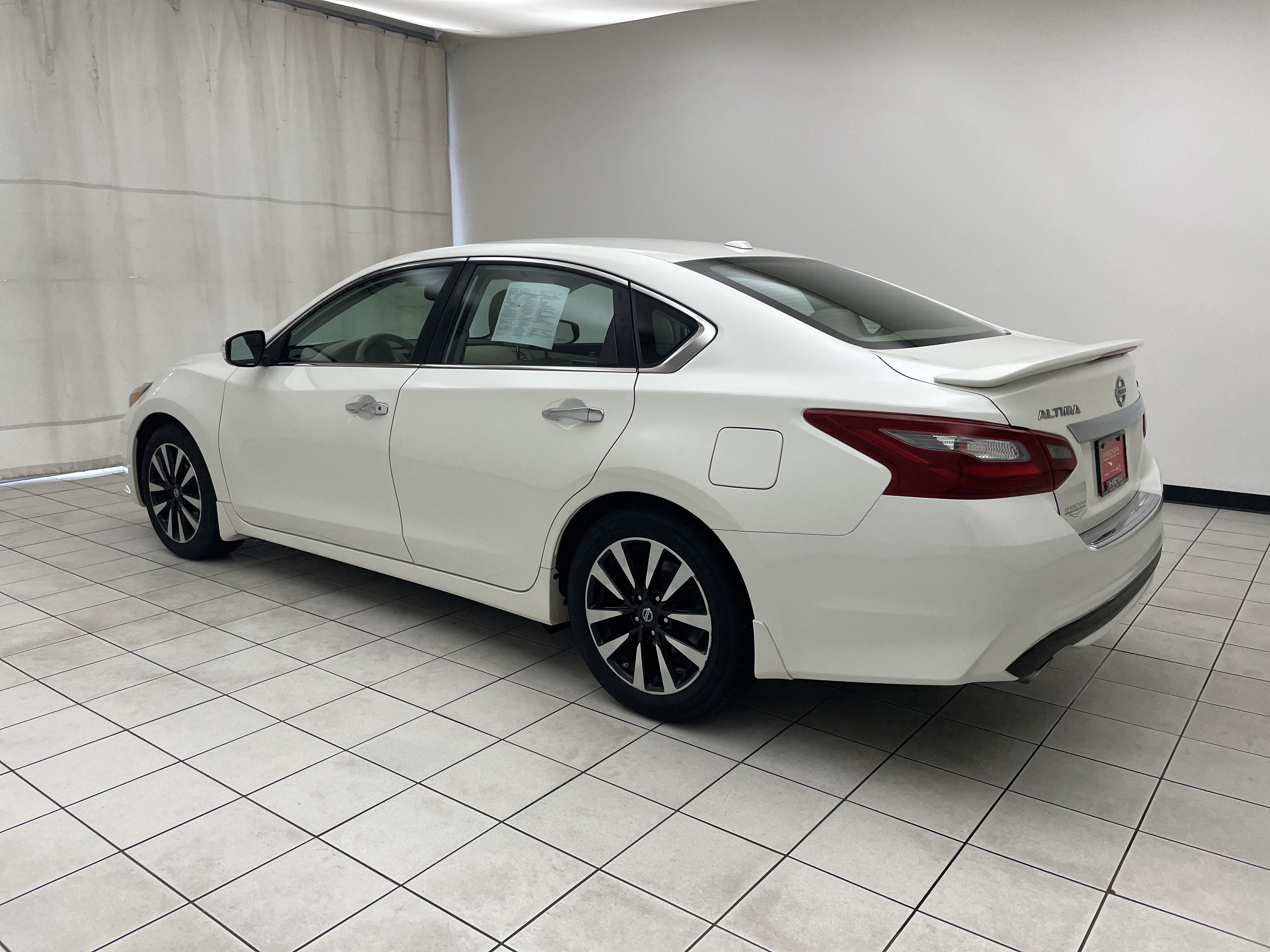 Used 2018 Nissan Altima SL with VIN 1N4AL3AP2JC213210 for sale in Sheboygan, WI