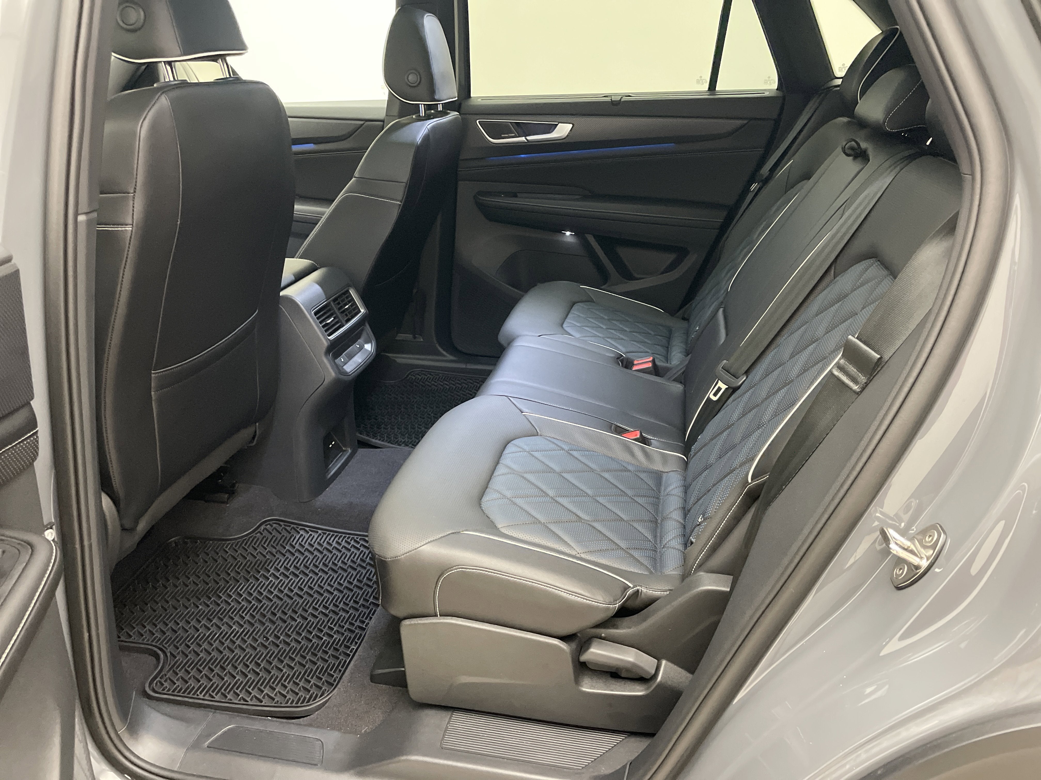 2024 Volkswagen Atlas Cross Sport 2.0T SEL Premium R-Line