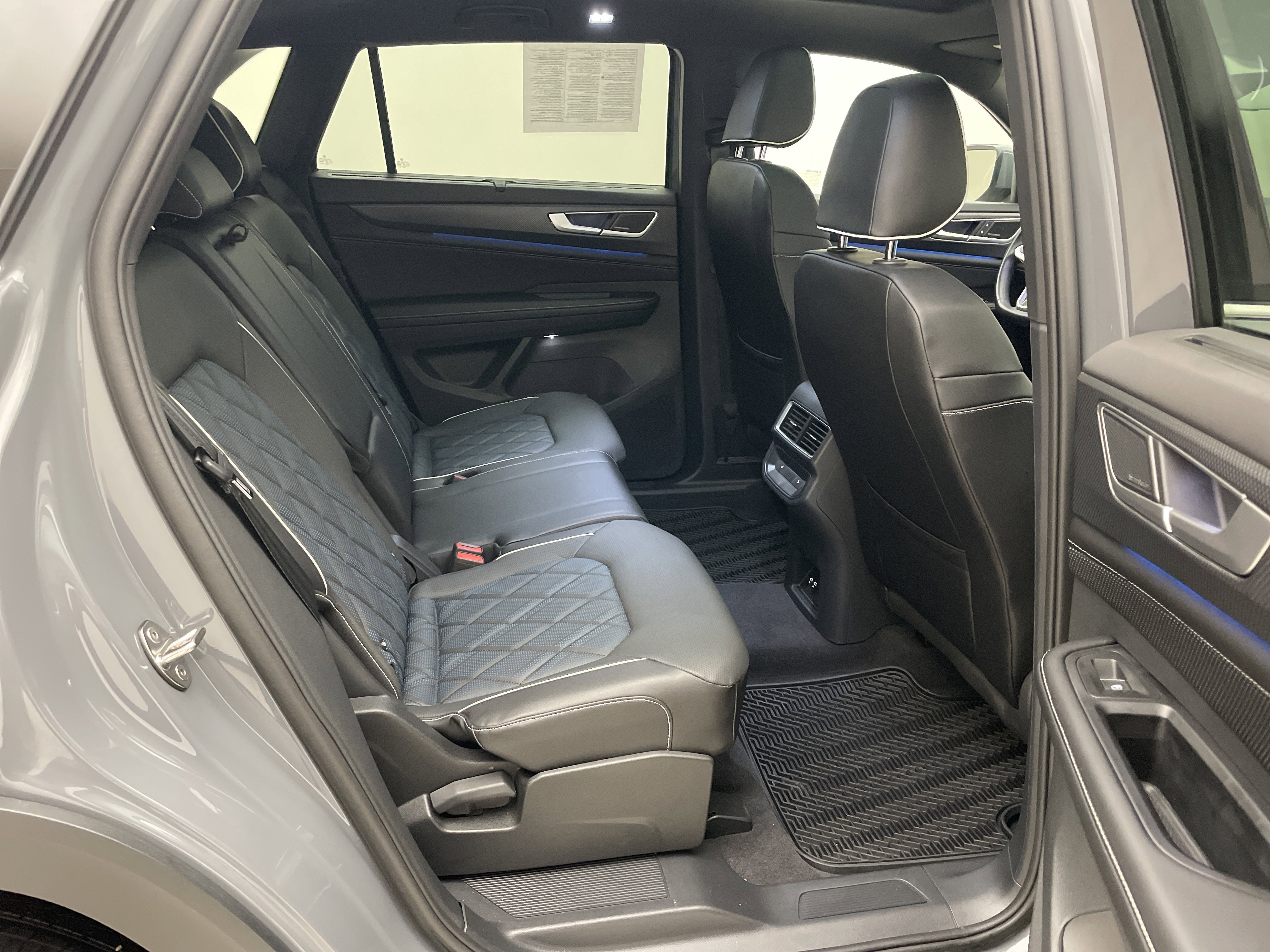 2024 Volkswagen Atlas Cross Sport 2.0T SEL Premium R-Line