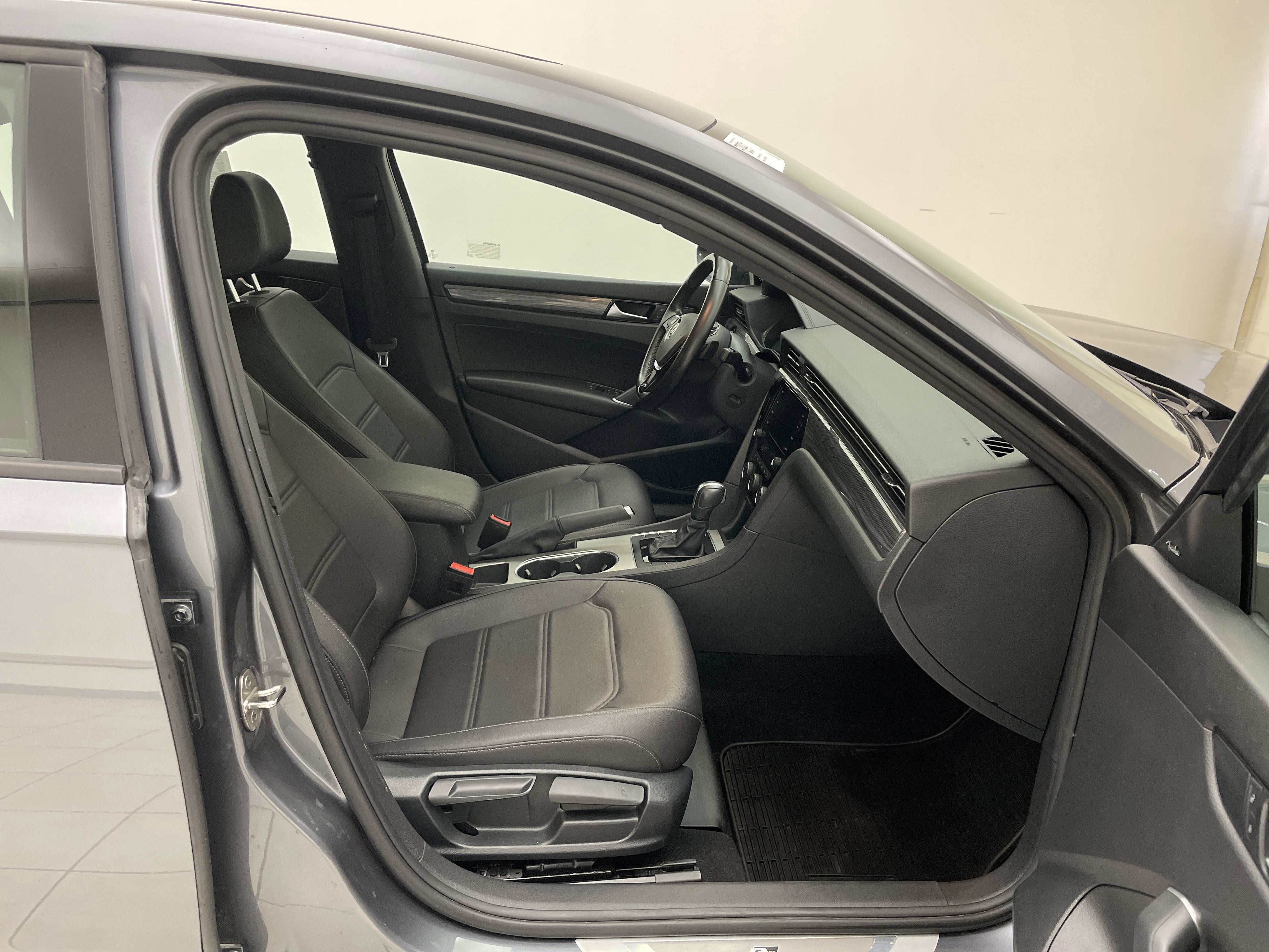 2021 Volkswagen Passat 2.0T R-Line
