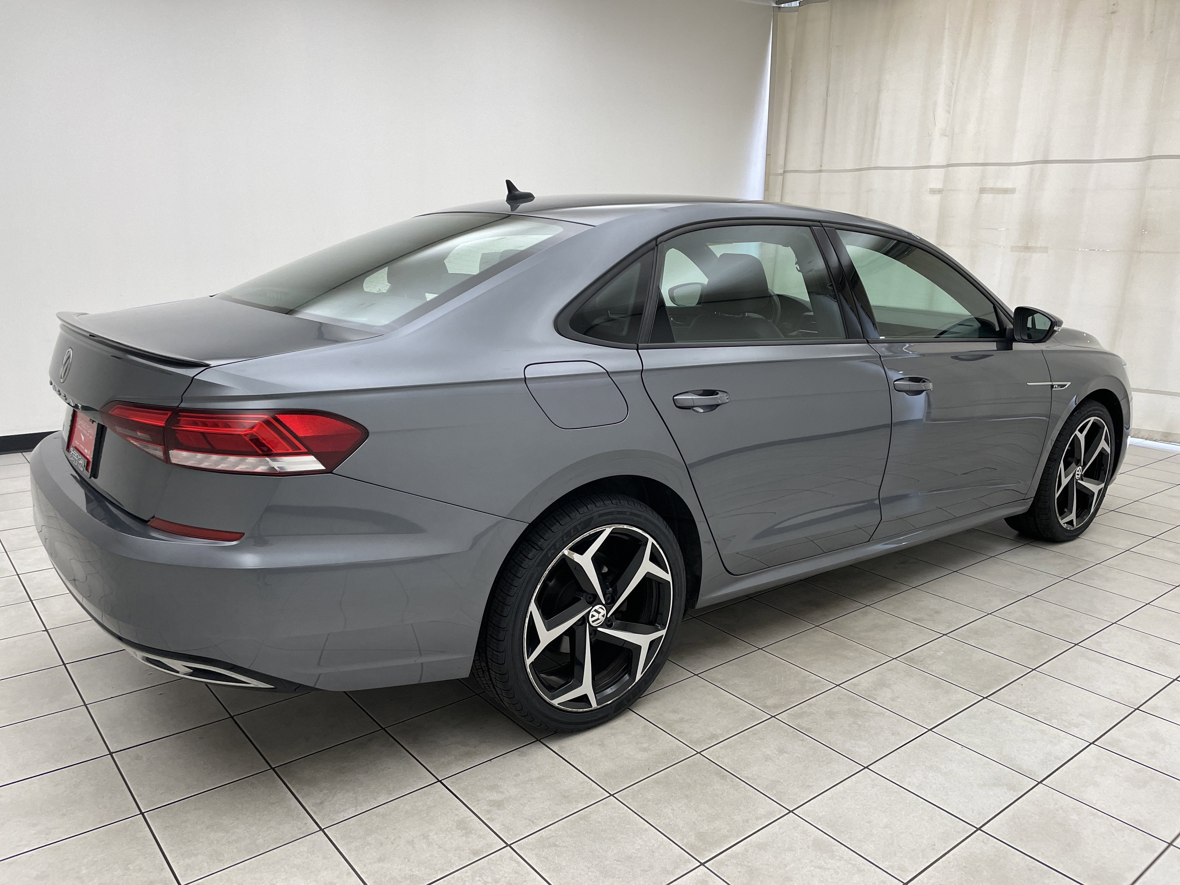 2021 Volkswagen Passat 2.0T R-Line
