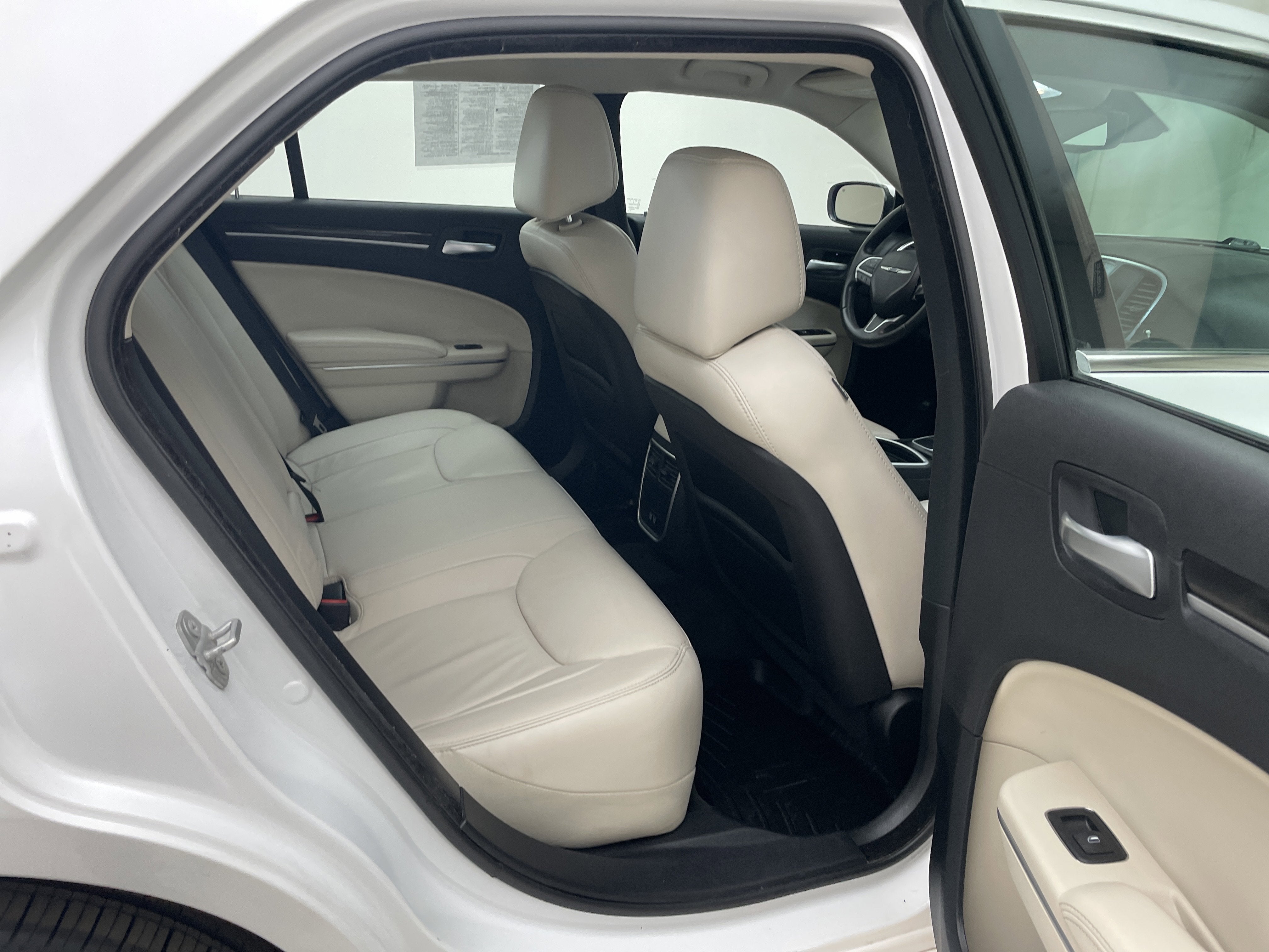 2015 Chrysler 300 Limited