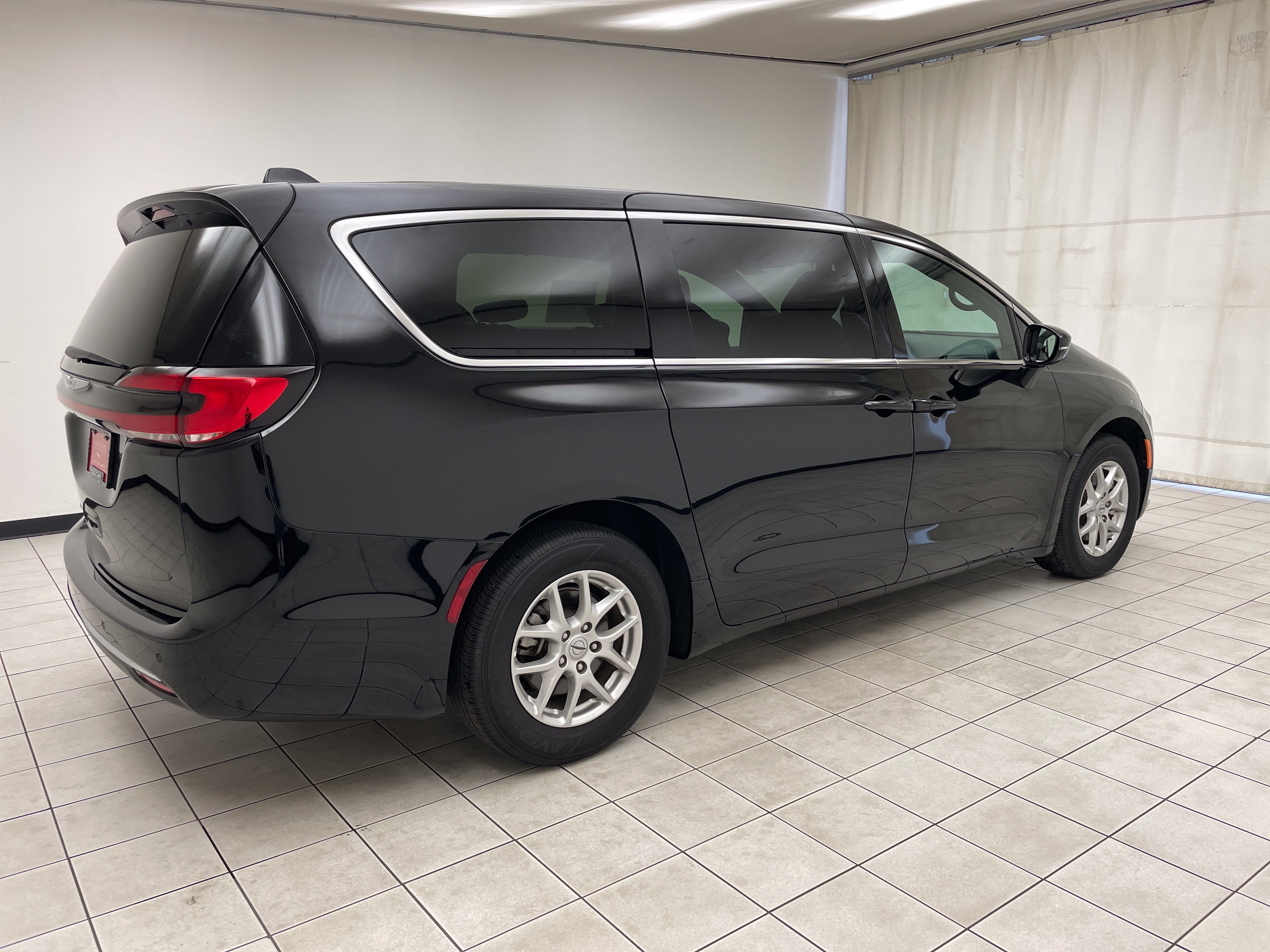 2025 Chrysler Pacifica Select