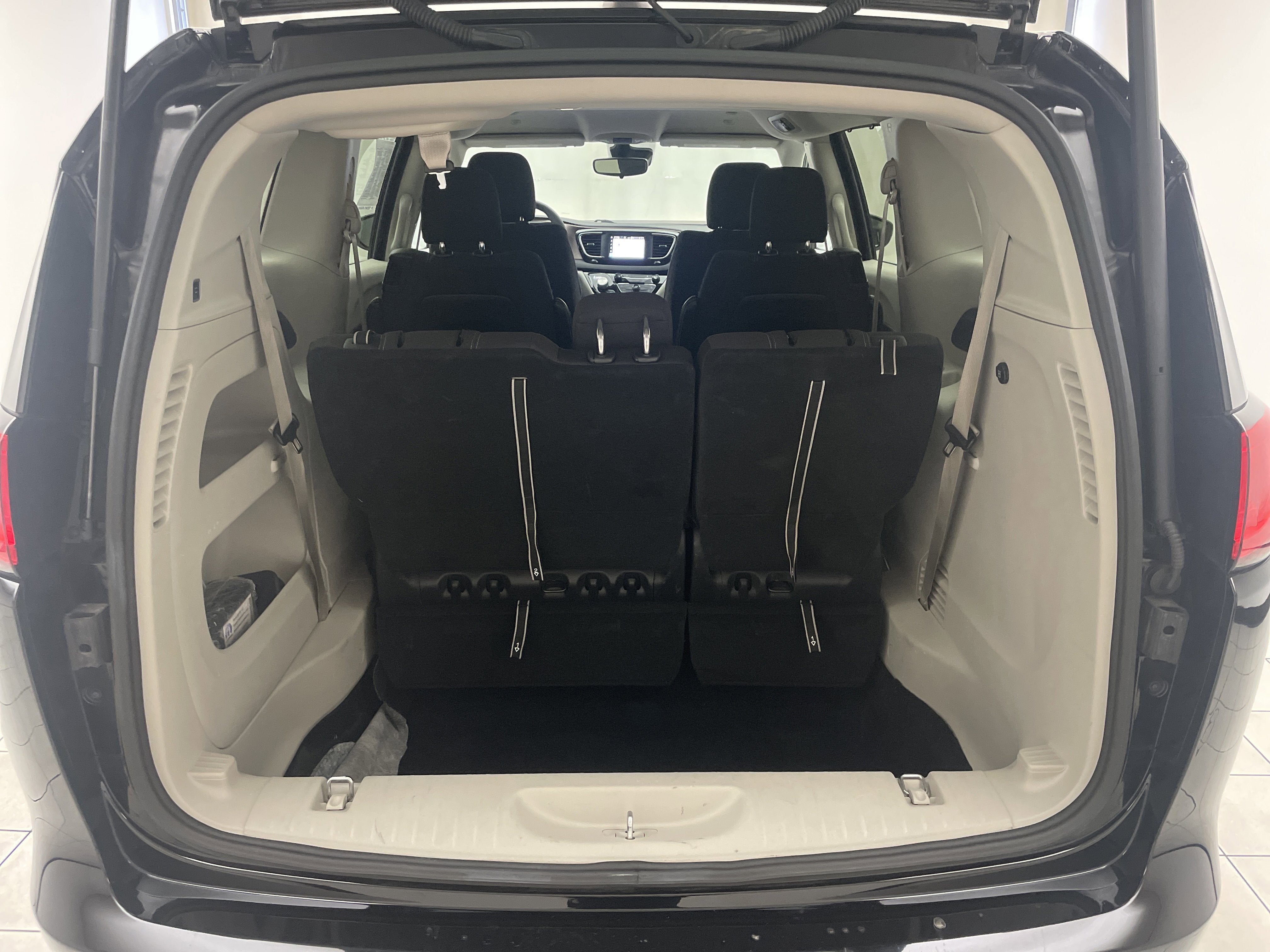 2024 Chrysler Voyager LX