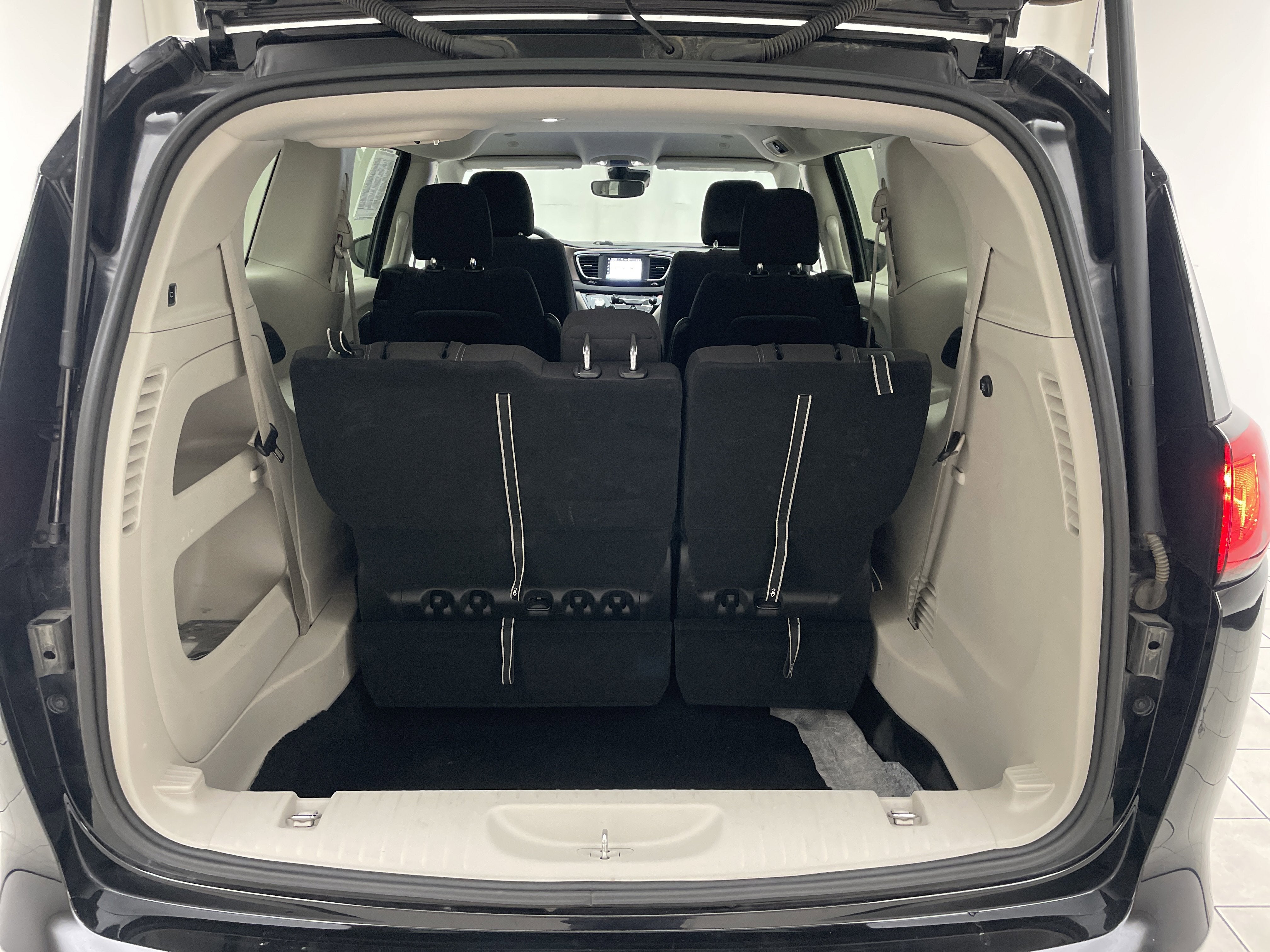 2024 Chrysler Voyager LX