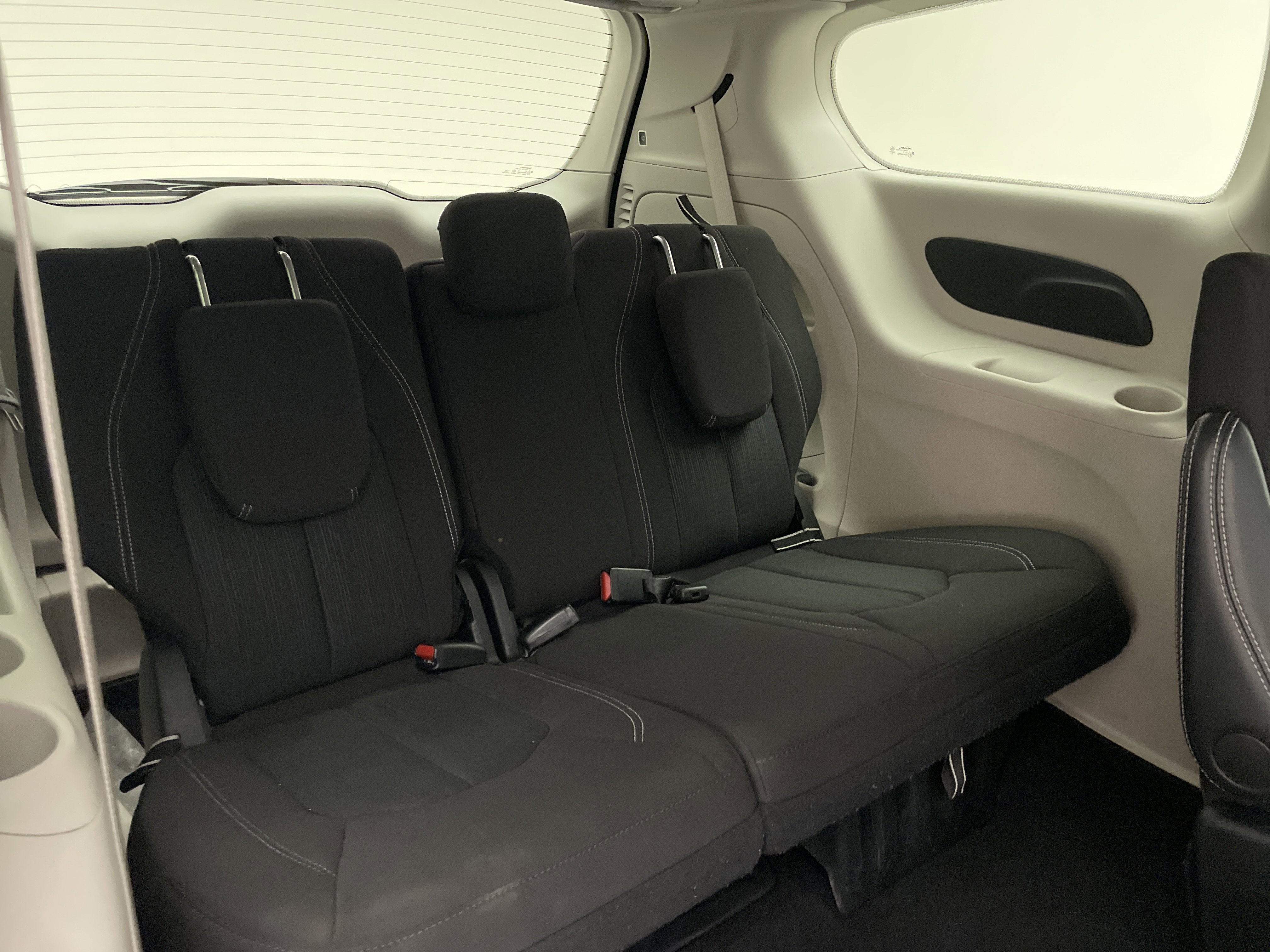 2024 Chrysler Voyager LX