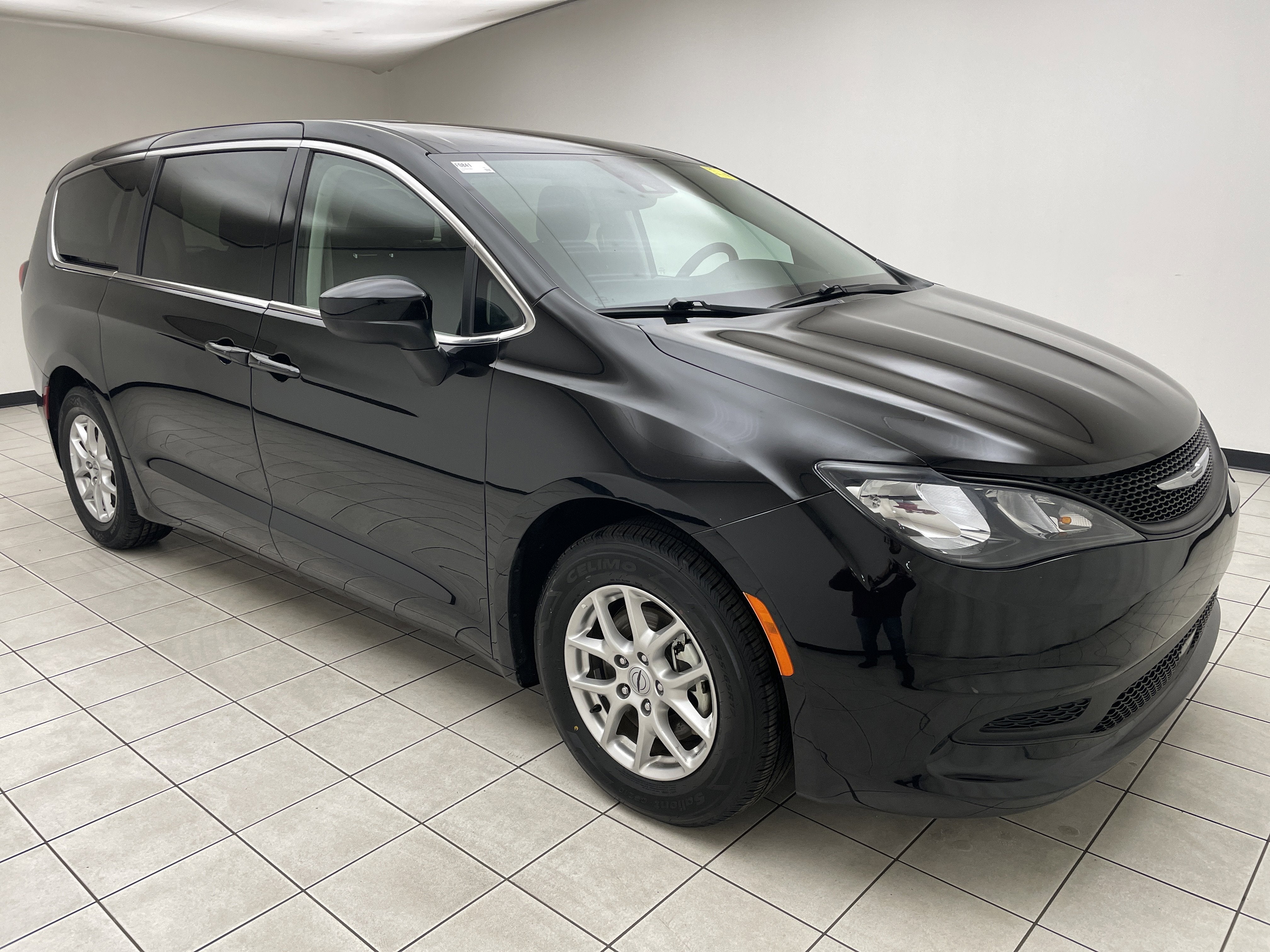 2024 Chrysler Voyager LX