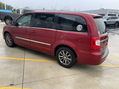 2015 Chrysler Town & Country S